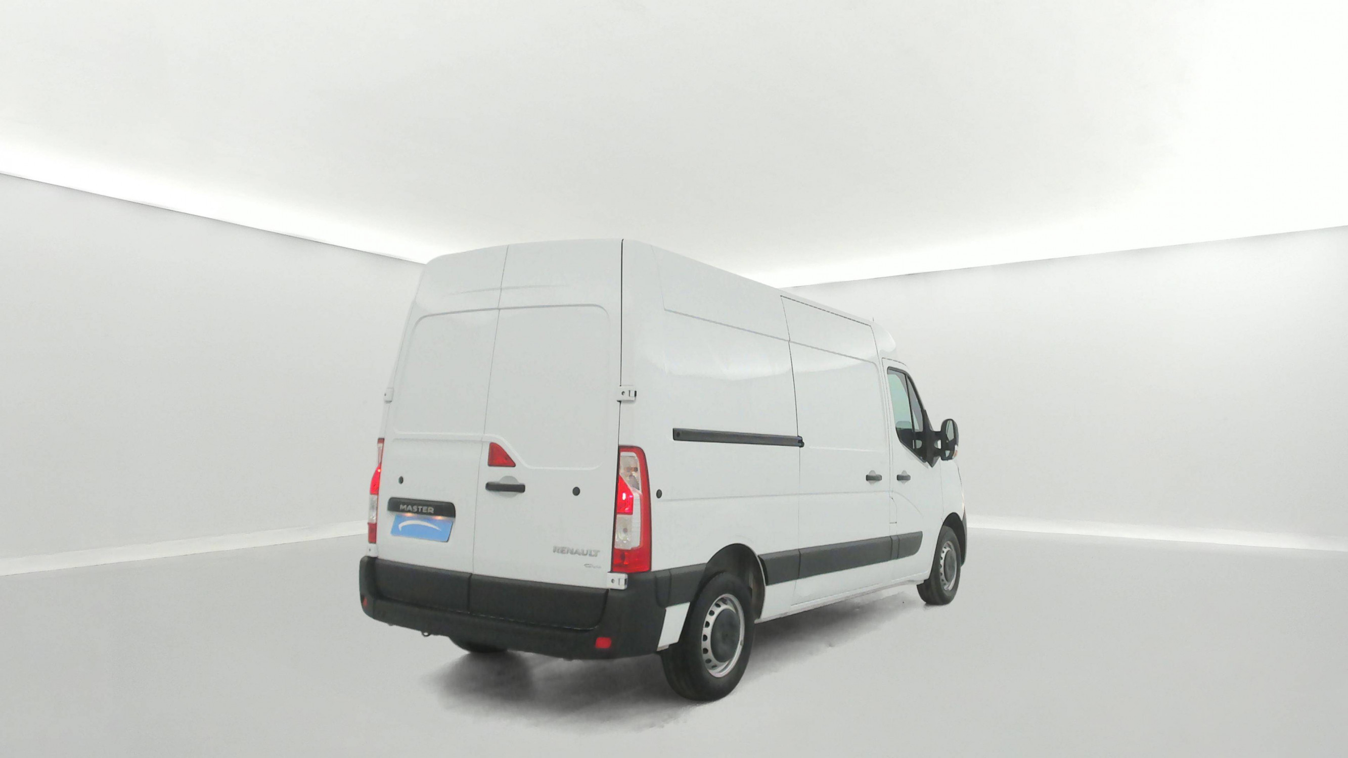 Vente en ligne Renault Master Fourgon MASTER FGN TRAC F3500 L2H2 BLUE DCI 135 au prix de 23 590 €