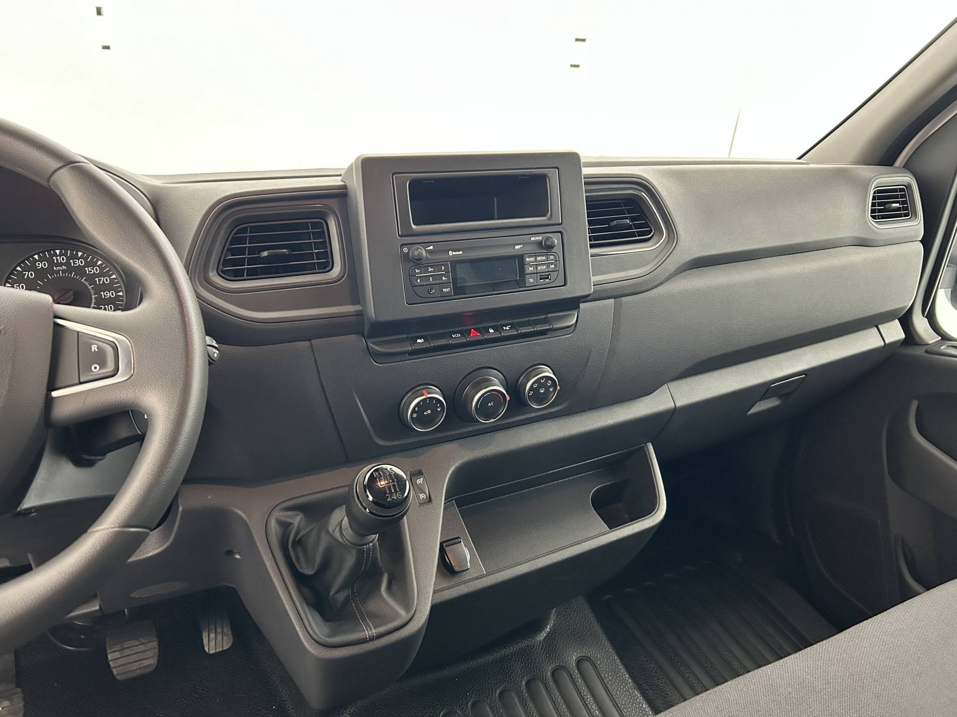Vente en ligne Renault Master Fourgon MASTER FGN TRAC F3500 L2H2 BLUE DCI 135 au prix de 23 590 €