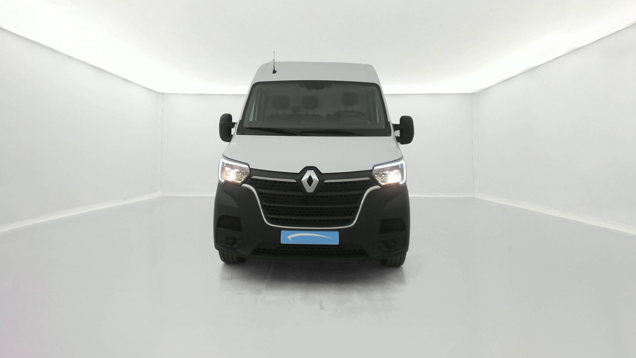 Vente en ligne Renault Master Fourgon MASTER FGN TRAC F3500 L2H2 BLUE DCI 135 au prix de 23 590 €