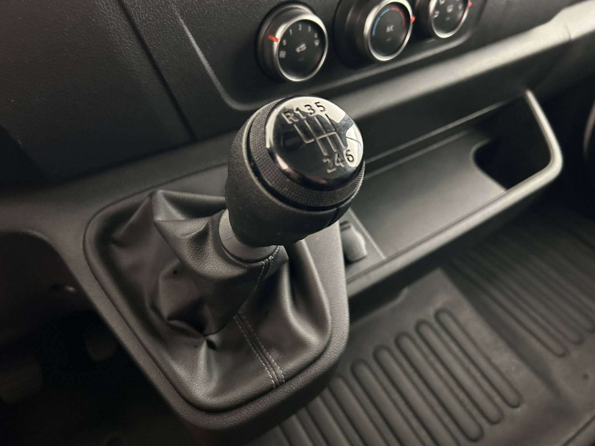 Vente en ligne Renault Master Fourgon MASTER FGN TRAC F3500 L2H2 BLUE DCI 135 au prix de 22 790 €