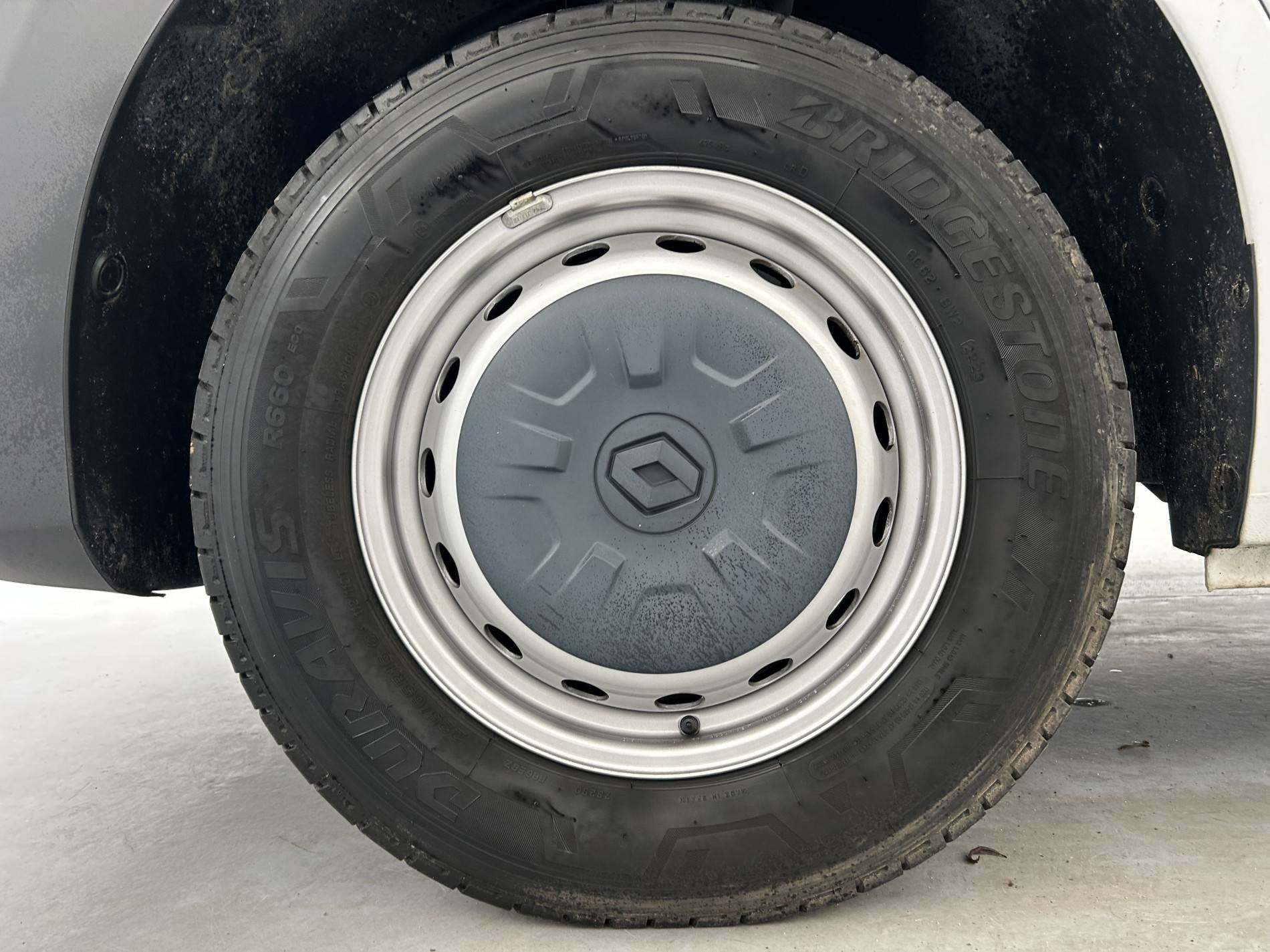 Vente en ligne Renault Master Fourgon MASTER FGN TRAC F3500 L2H2 BLUE DCI 135 au prix de 22 790 €