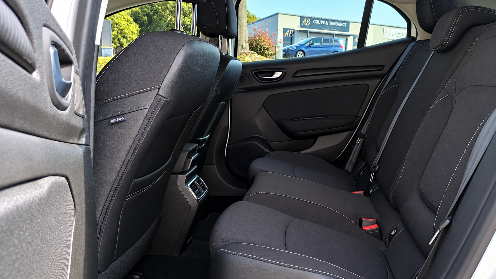 Vente en ligne Renault Megane 4 Mégane IV Berline TCe 140 EDC FAP au prix de 15 990 €