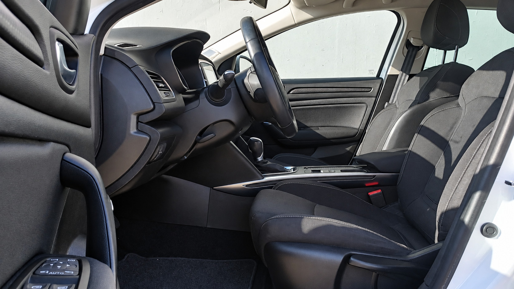Vente en ligne Renault Megane 4 Mégane IV Berline TCe 140 EDC FAP au prix de 15 990 €