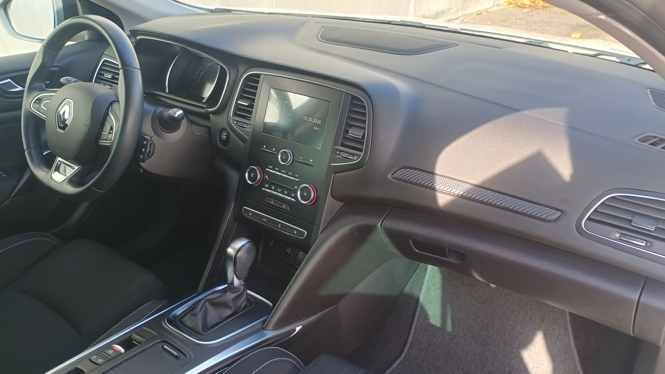 Vente en ligne Renault Megane 4 Mégane IV Berline TCe 140 EDC FAP au prix de 15 990 €