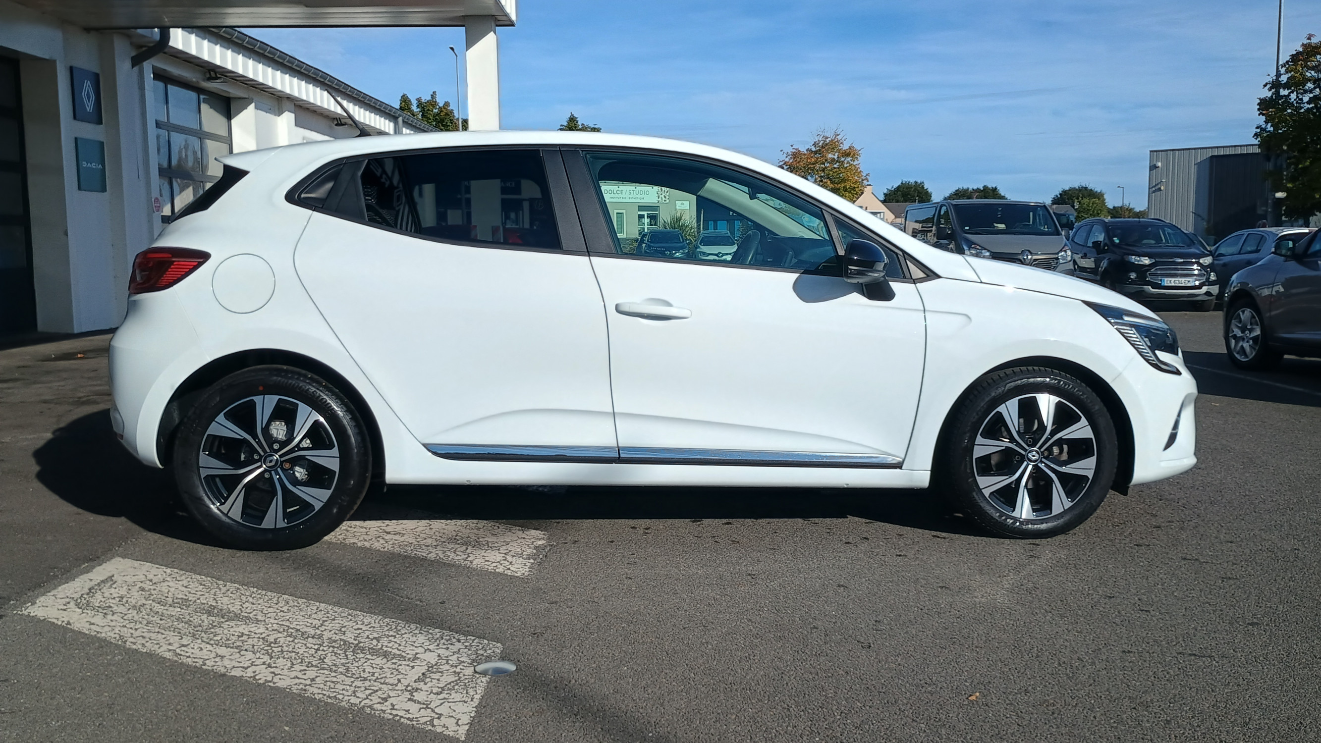 Vente en ligne Renault Clio 5 Clio SCe 65 au prix de 12 590 €