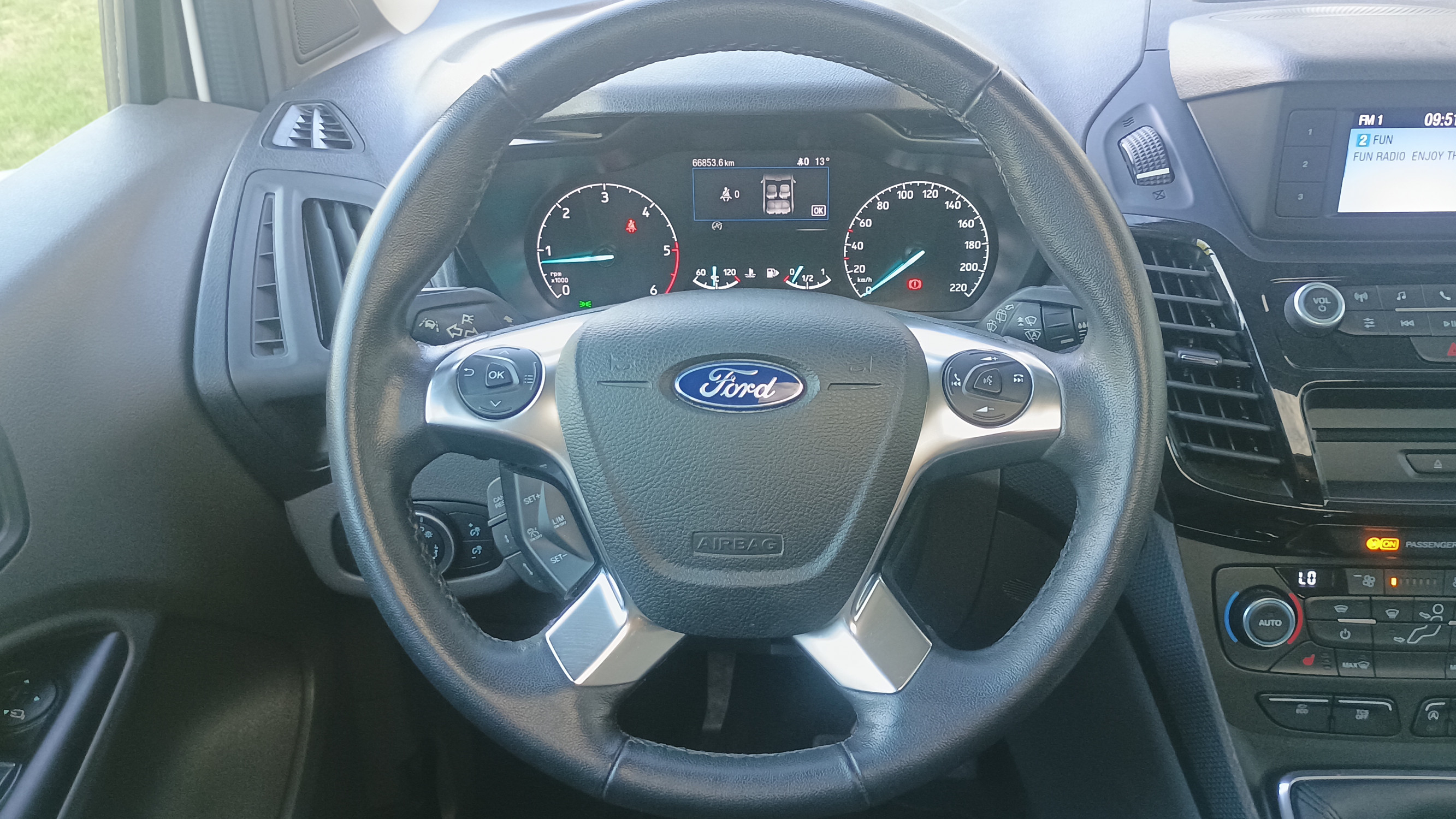 Vente en ligne Ford Tourneo Connect  1.5 L EcoBlue 120 S&S au prix de 19 490 €
