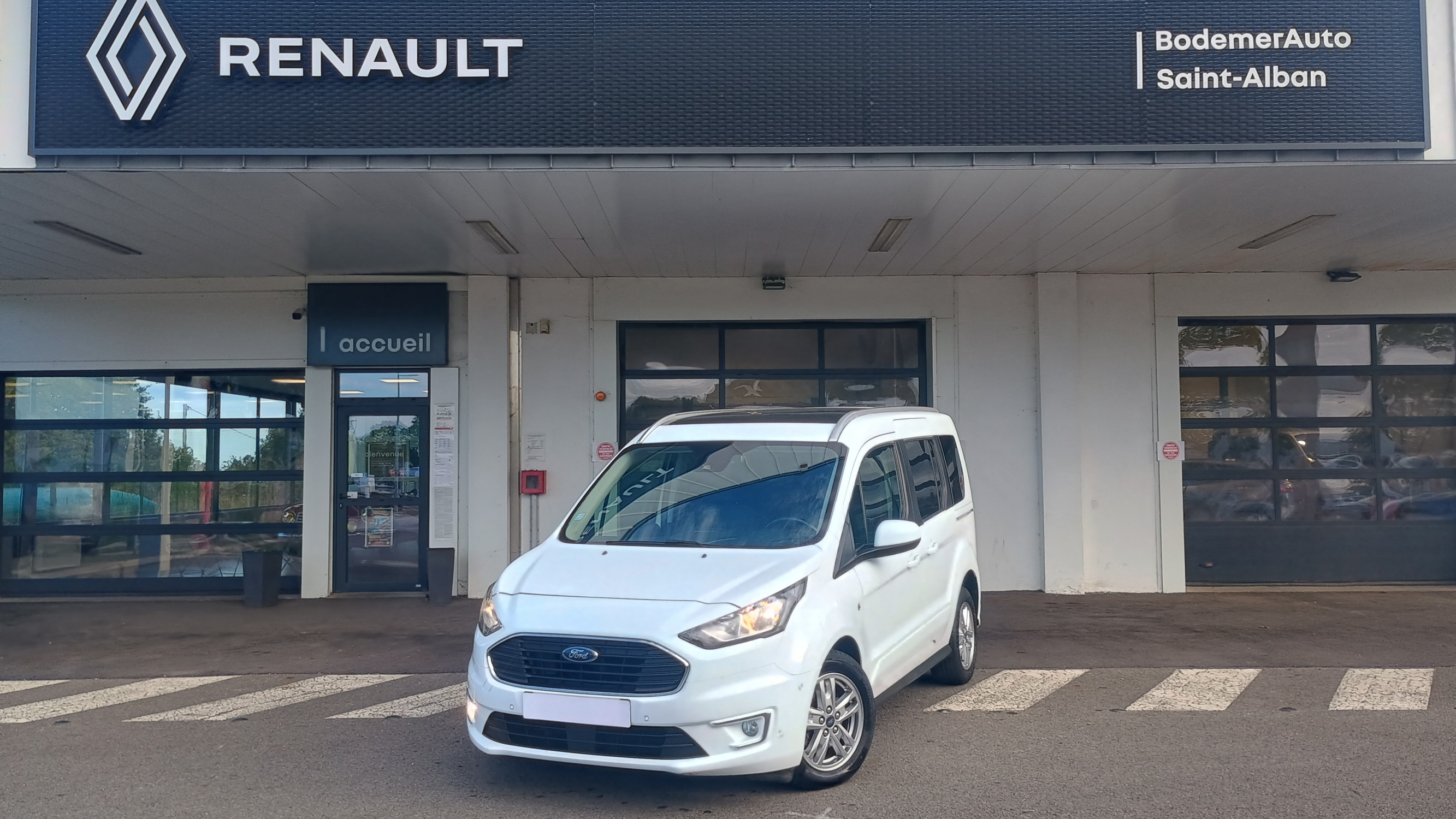 Vente en ligne Ford Tourneo Connect  1.5 L EcoBlue 120 S&S au prix de 19 990 €