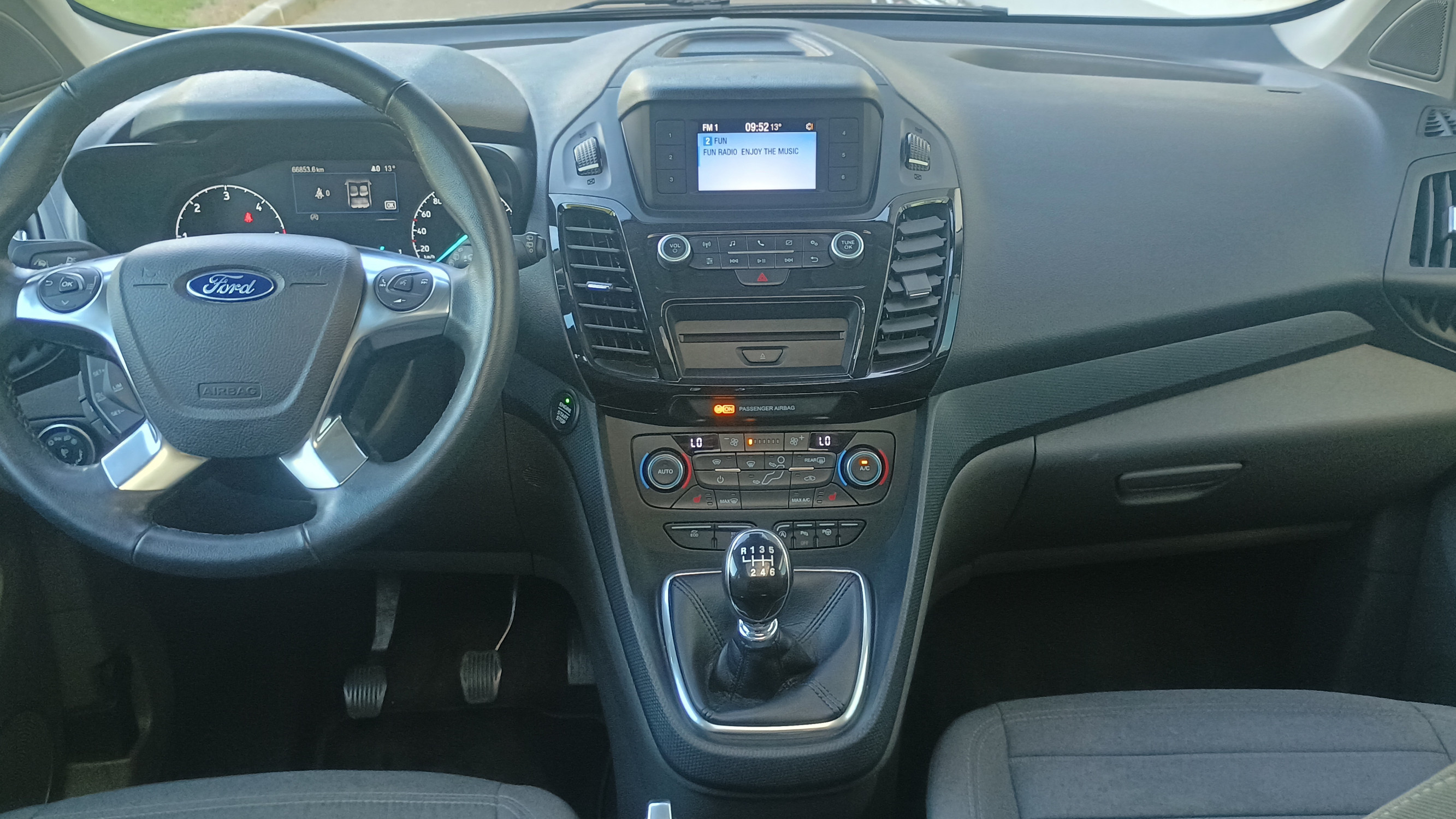 Vente en ligne Ford Tourneo Connect  1.5 L EcoBlue 120 S&S au prix de 19 990 €