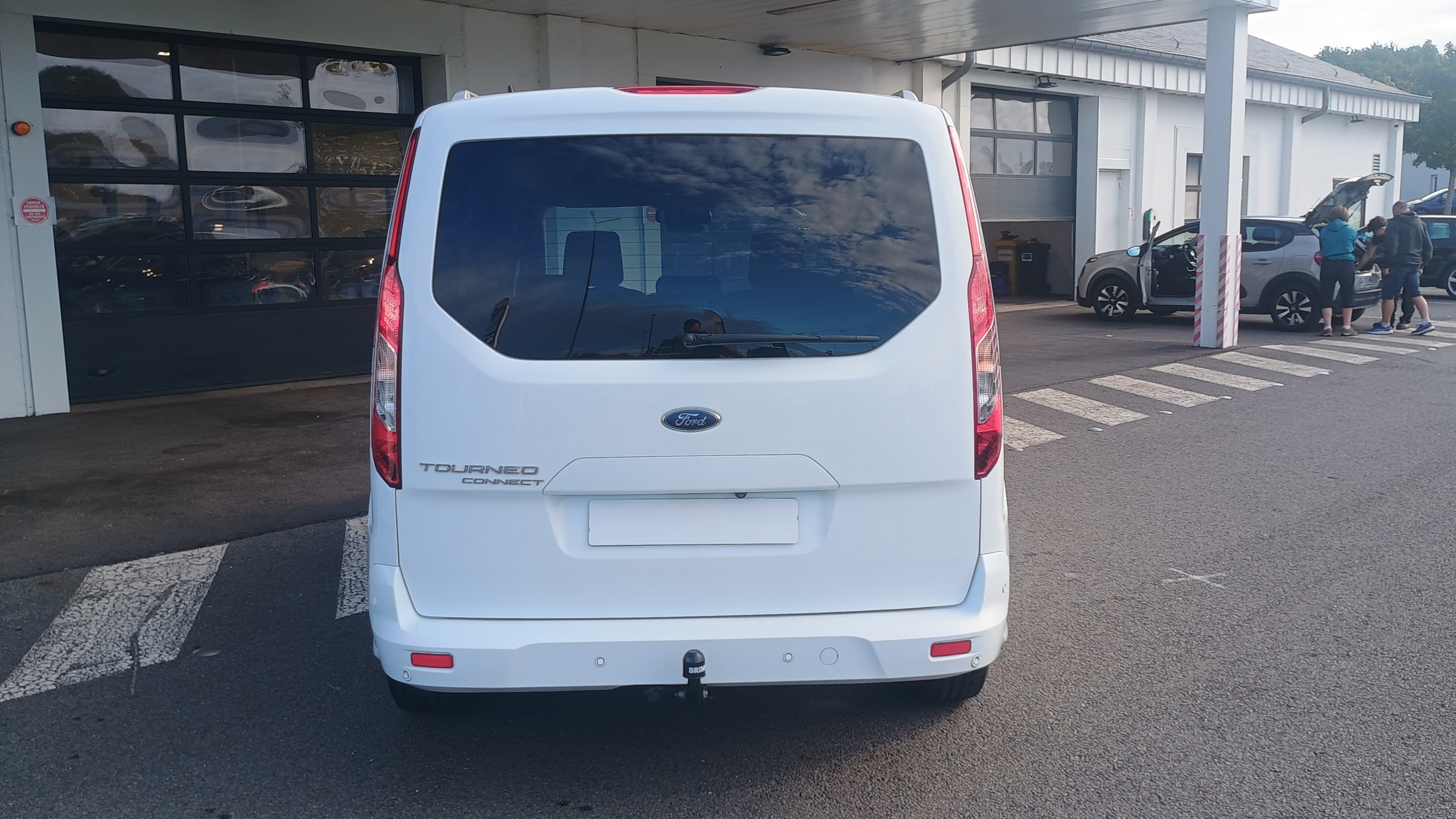 Vente en ligne Ford Tourneo Connect  1.5 L EcoBlue 120 S&S au prix de 19 490 €