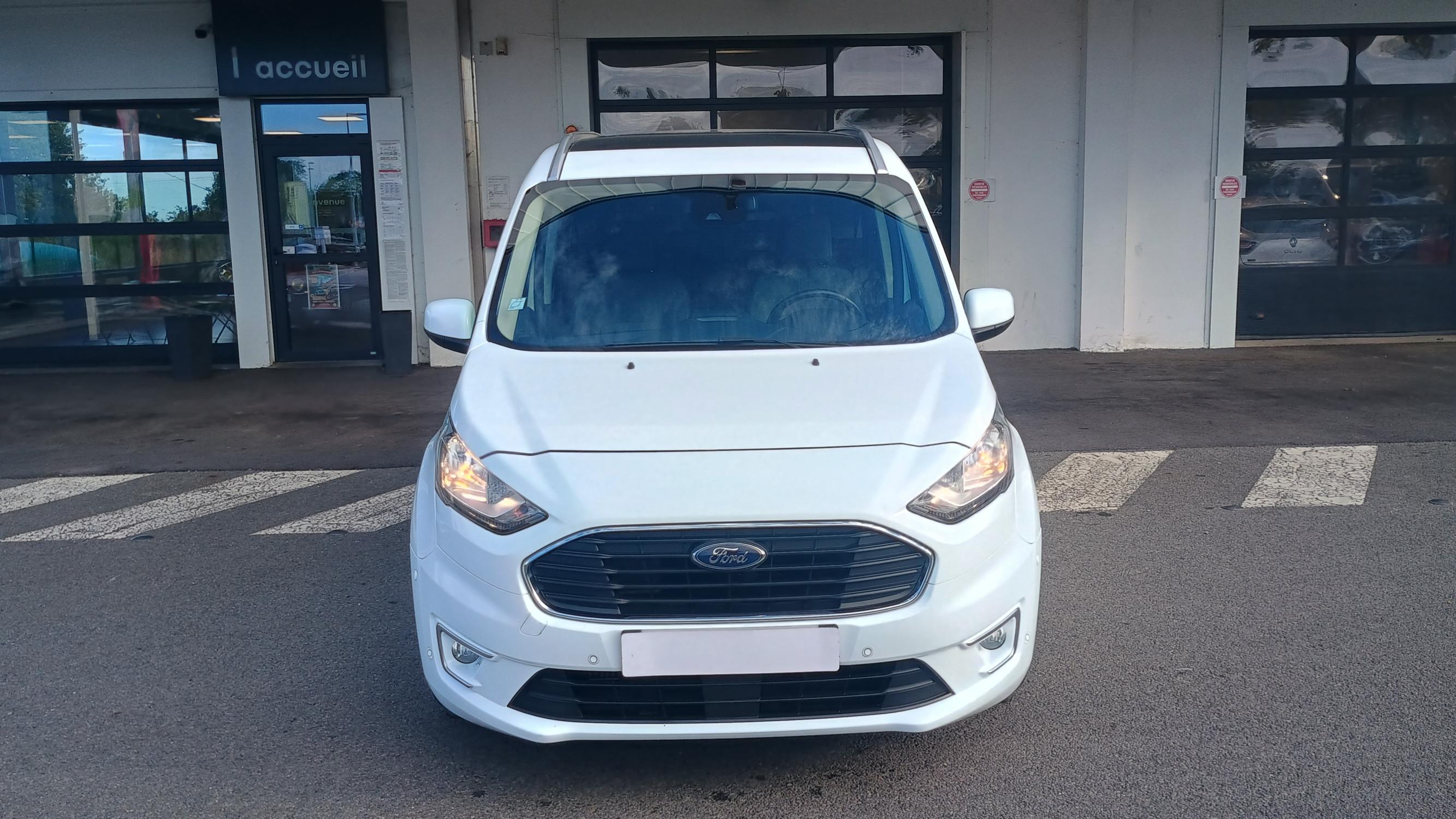 Vente en ligne Ford Tourneo Connect  1.5 L EcoBlue 120 S&S au prix de 19 490 €