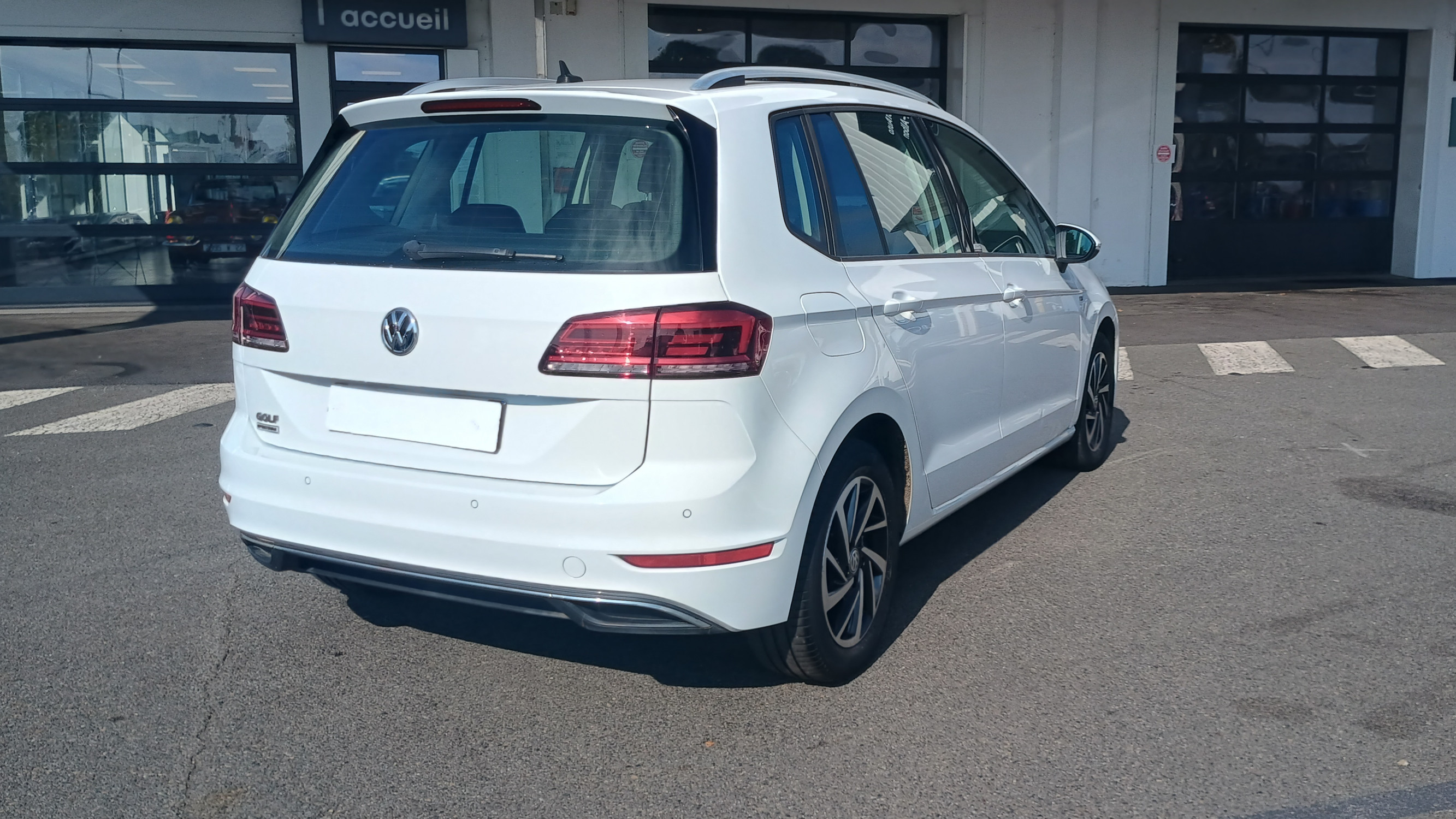 Vente en ligne Volkswagen Golf Sportvan  1.0 TSI 110 BMT BVM6 au prix de 14 990 €