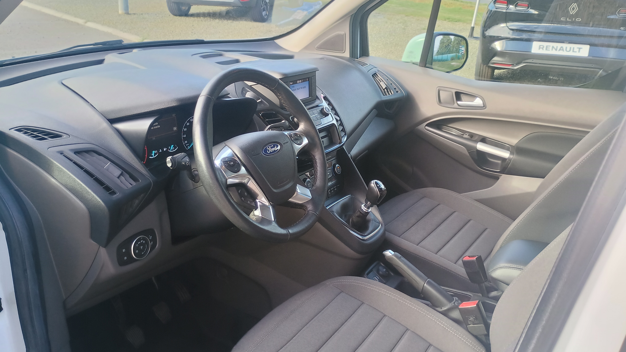 Vente en ligne Ford Tourneo Connect  1.5 L EcoBlue 120 S&S au prix de 19 490 €