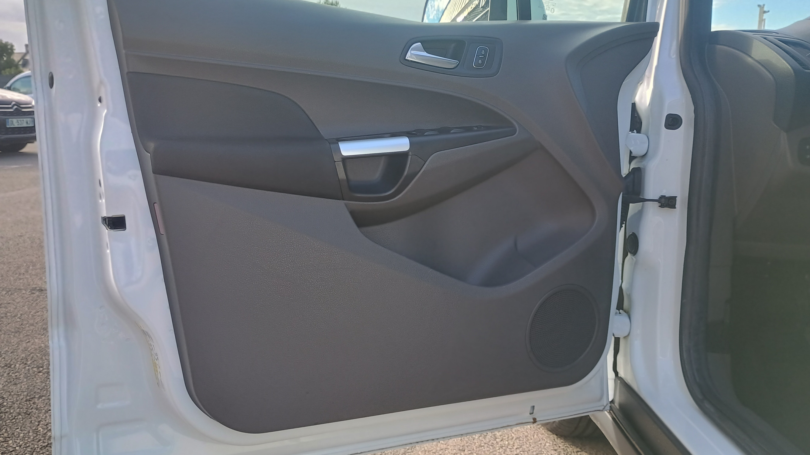 Vente en ligne Ford Tourneo Connect  1.5 L EcoBlue 120 S&S au prix de 19 490 €