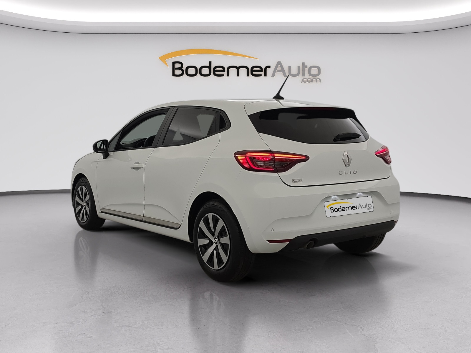 Vente en ligne Renault Clio 5 Clio TCe 90 au prix de 14 990 €
