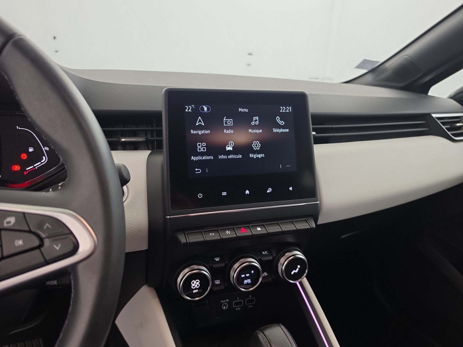 Vente en ligne Renault Clio 5 Clio E-Tech full hybrid 145 au prix de 16 900 €