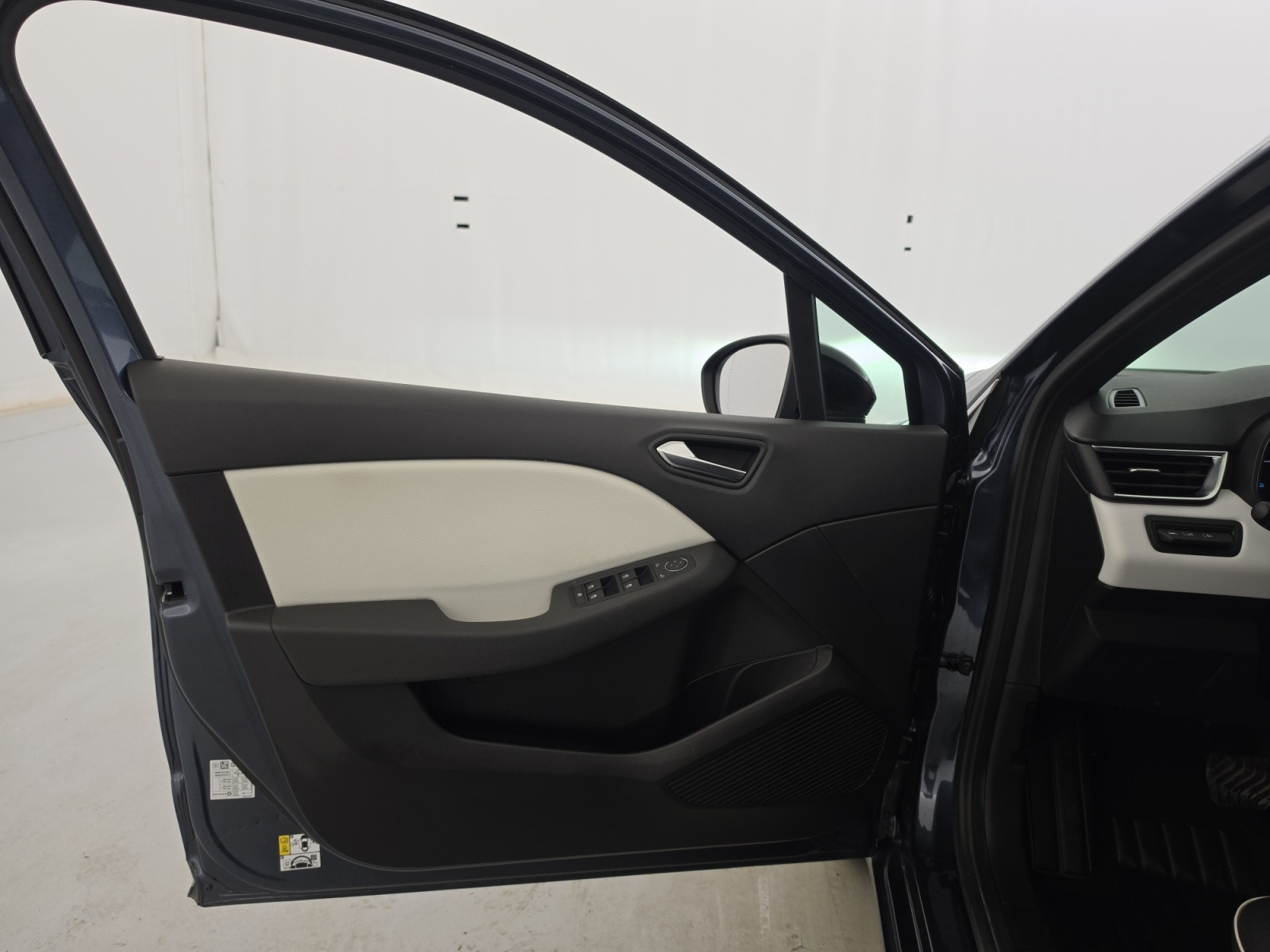 Vente en ligne Renault Clio 5 Clio E-Tech full hybrid 145 au prix de 16 900 €