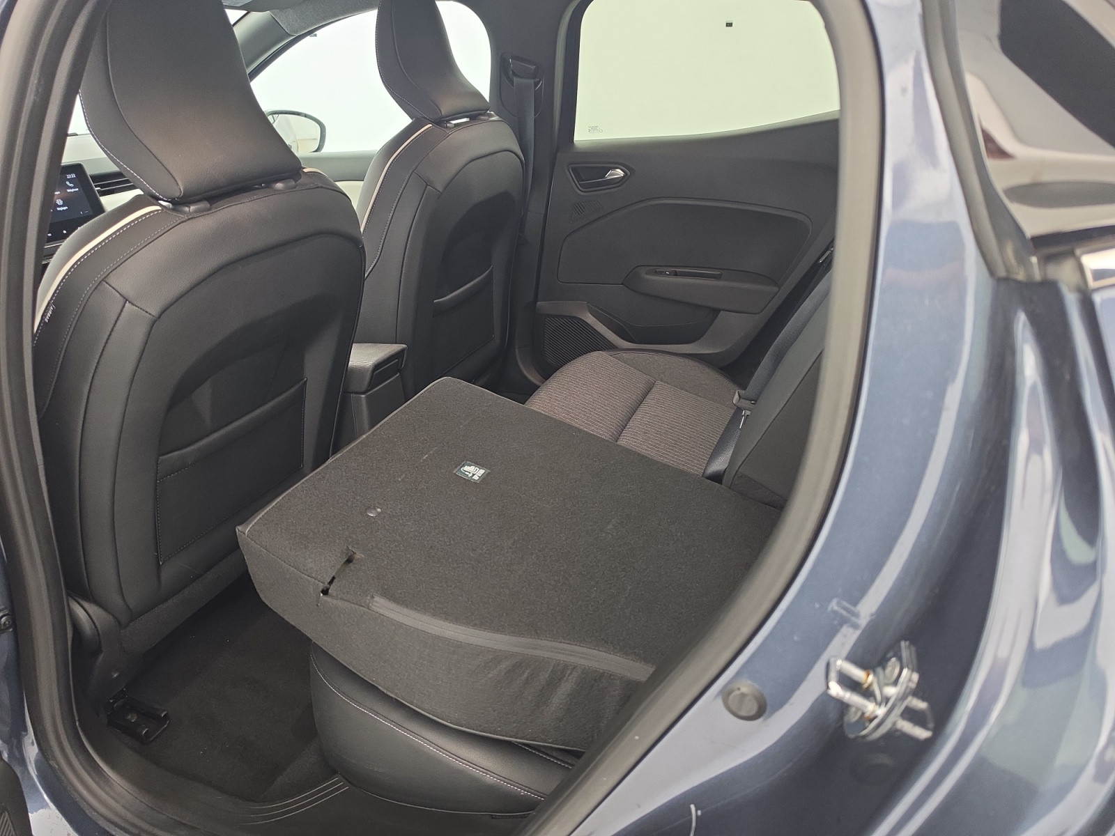 Vente en ligne Renault Clio 5 Clio E-Tech full hybrid 145 au prix de 16 900 €
