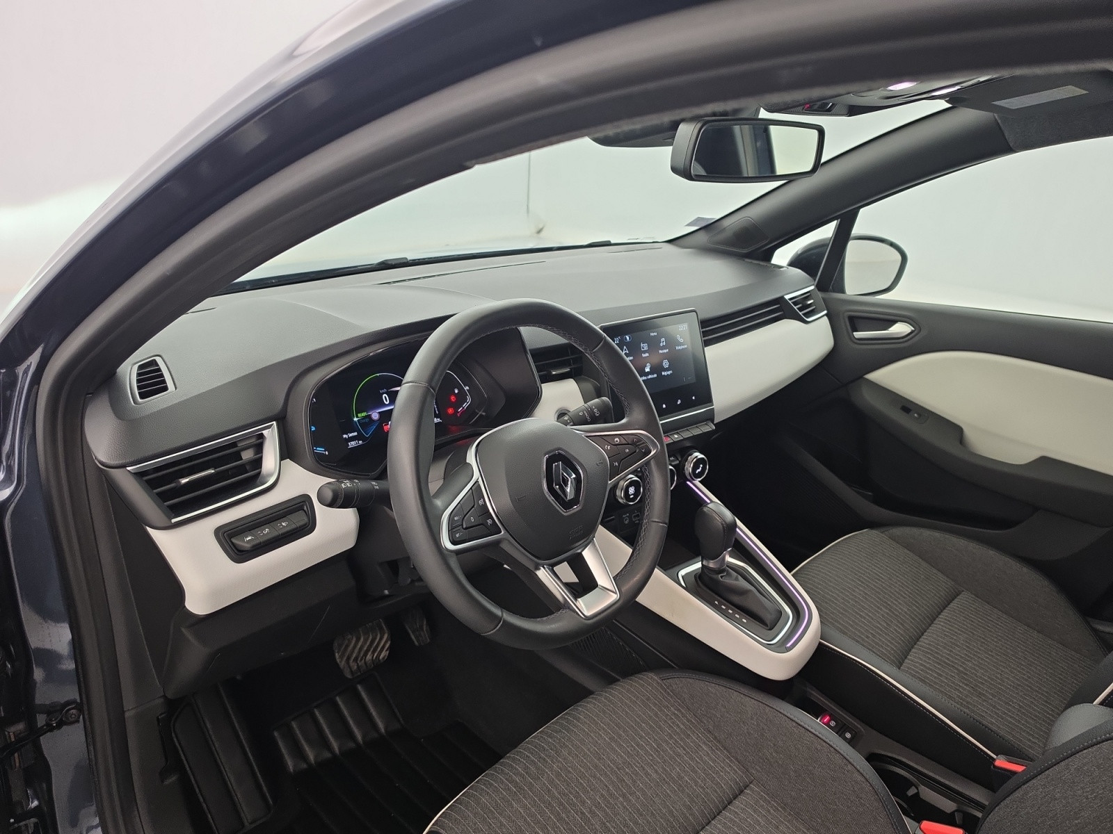 Vente en ligne Renault Clio 5 Clio E-Tech full hybrid 145 au prix de 16 900 €