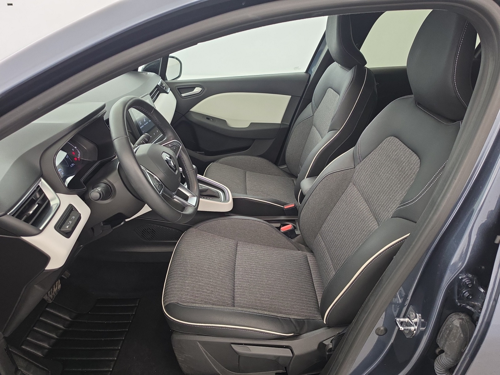 Vente en ligne Renault Clio 5 Clio E-Tech full hybrid 145 au prix de 16 900 €