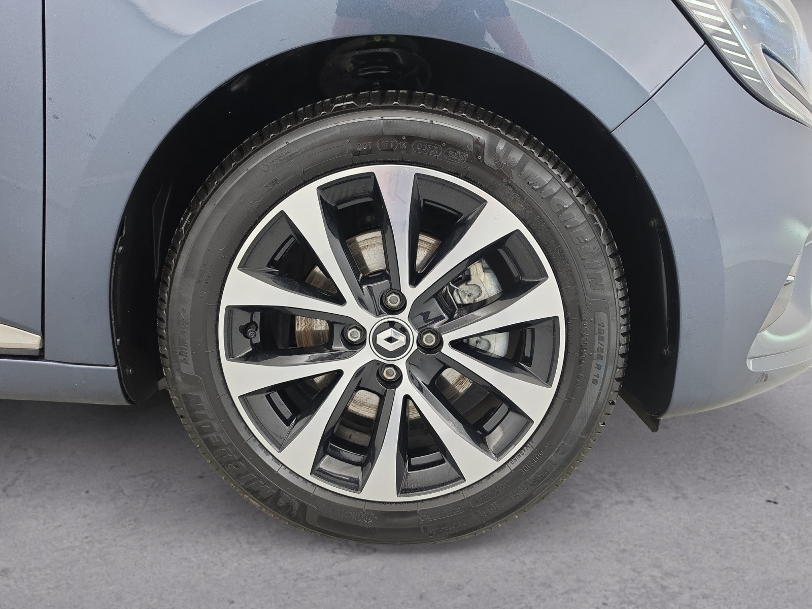 Vente en ligne Renault Clio 5 Clio E-Tech full hybrid 145 au prix de 16 900 €