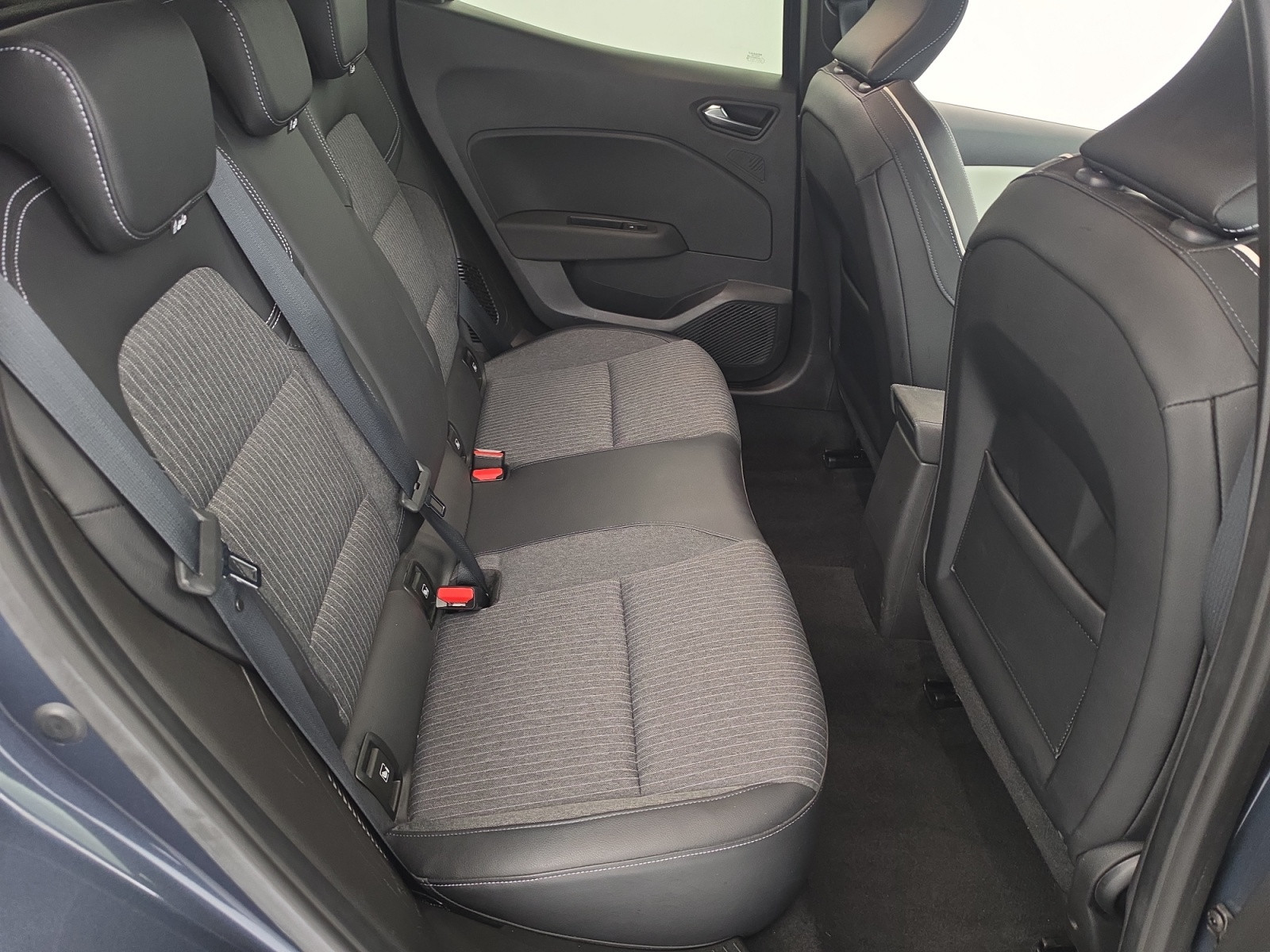 Vente en ligne Renault Clio 5 Clio E-Tech full hybrid 145 au prix de 16 900 €