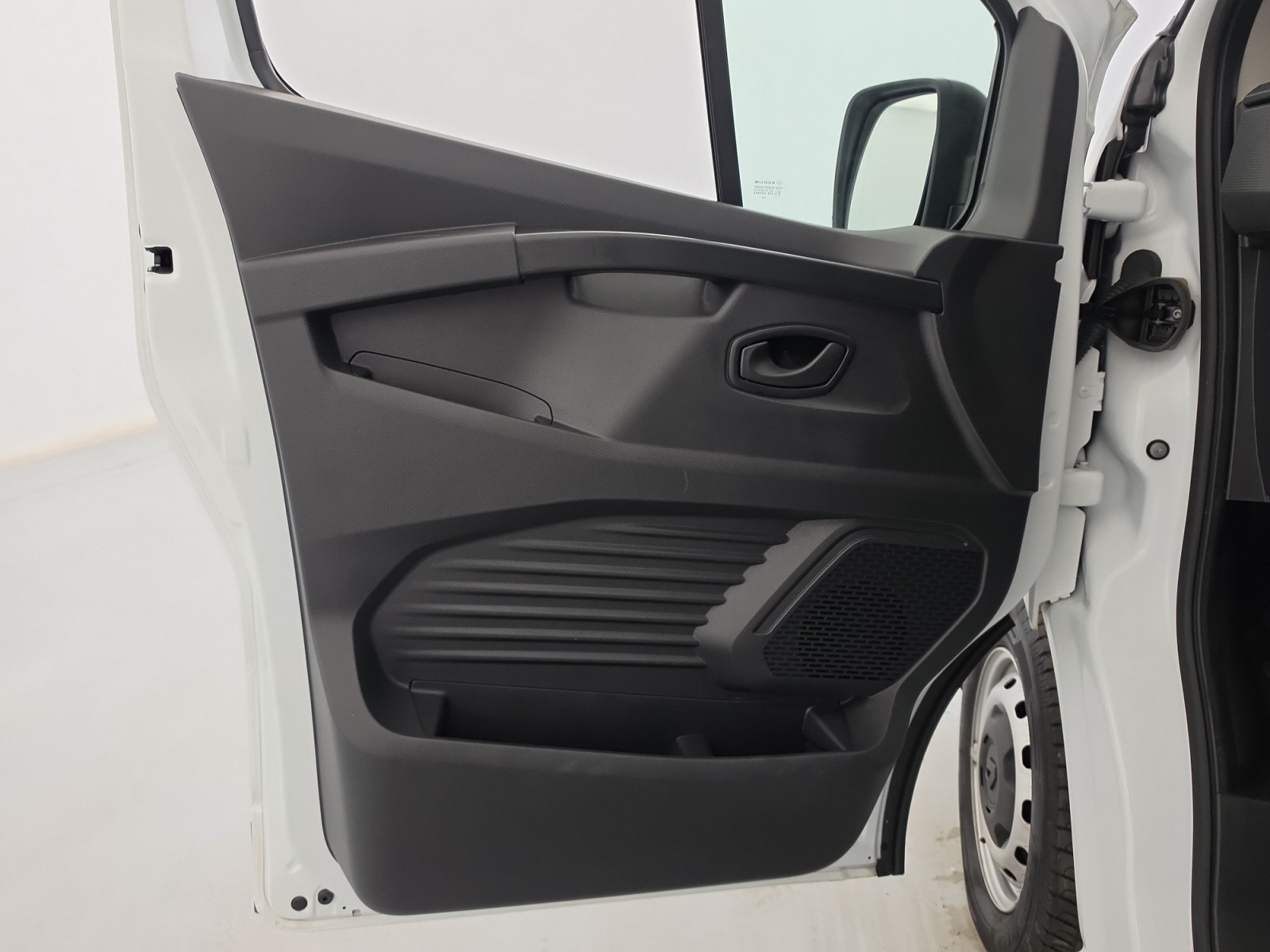 Vente en ligne Renault Trafic 3 Fourgon TRAFIC FGN L1H1 3000 KG BLUE DCI 130 au prix de 23 520 €