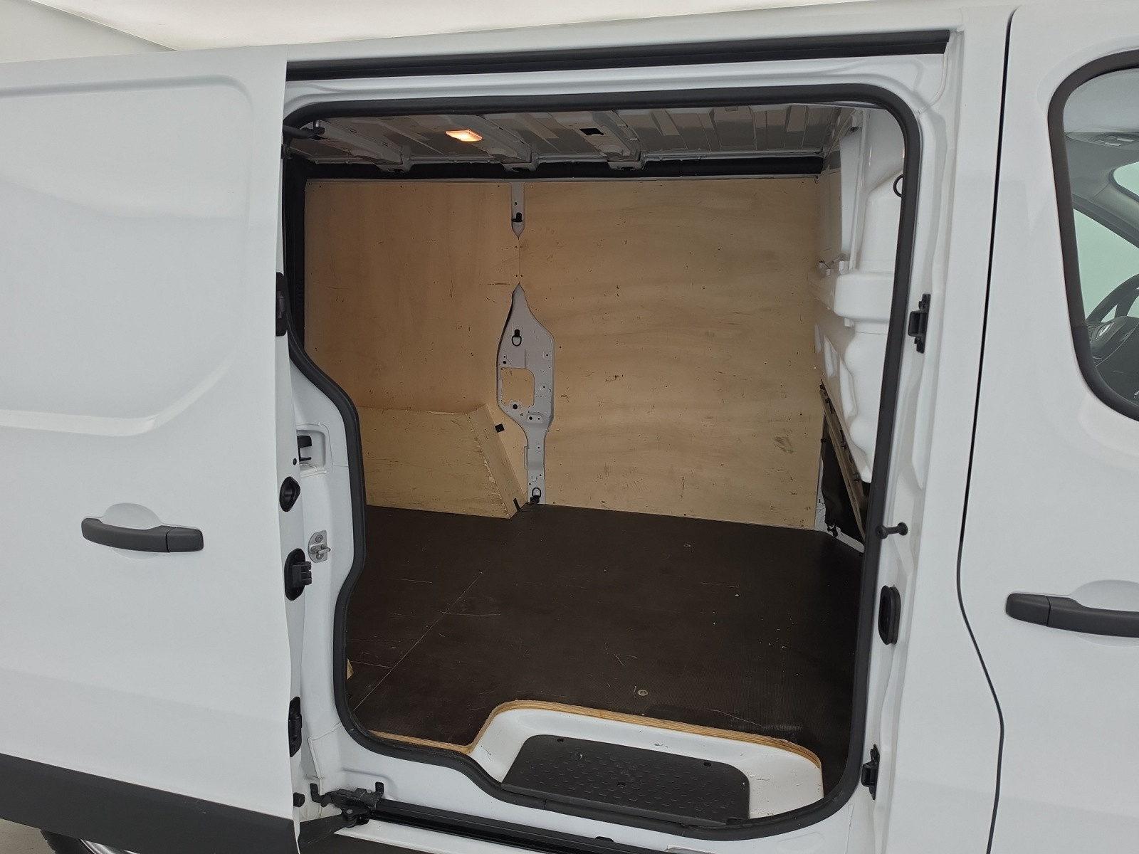 Vente en ligne Renault Trafic 3 Fourgon TRAFIC FGN L1H1 3000 KG BLUE DCI 130 au prix de 23 520 €