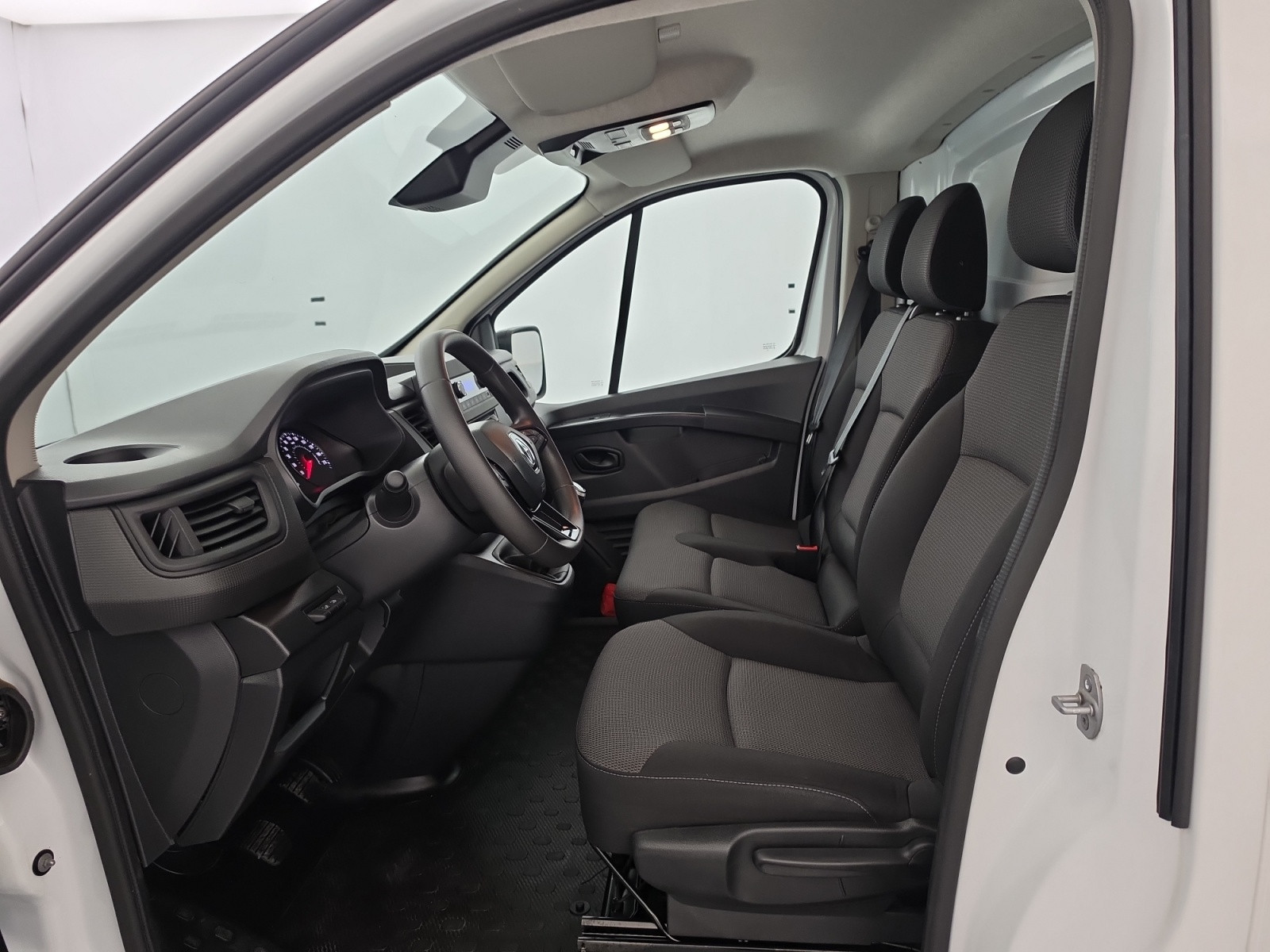 Vente en ligne Renault Trafic 3 Fourgon TRAFIC FGN L1H1 3000 KG BLUE DCI 130 au prix de 23 520 €