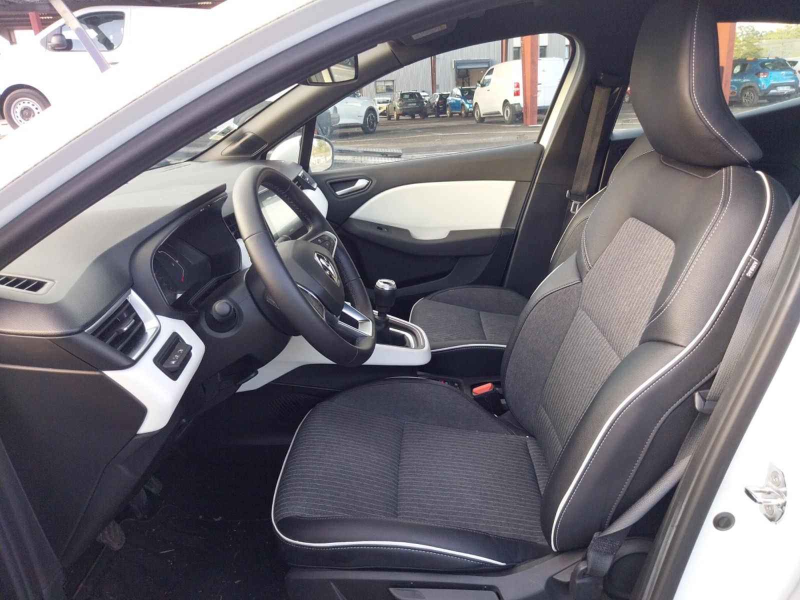 Vente en ligne Renault Clio 5 Clio TCe 90 - 21N au prix de 13 600 €