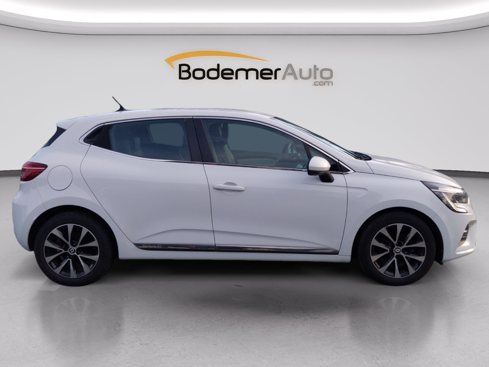 Vente en ligne Renault Clio 5 Clio TCe 90 - 21N au prix de 13 600 €