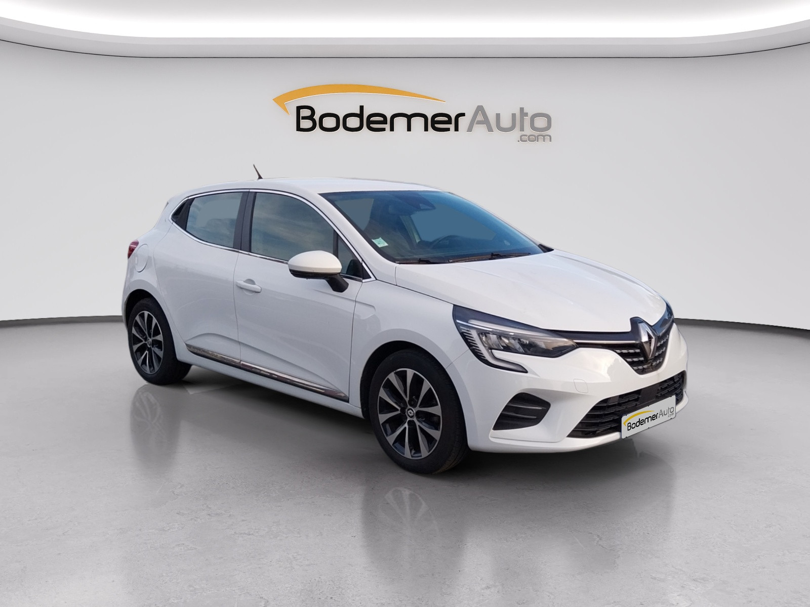 Vente en ligne Renault Clio 5 Clio TCe 90 - 21N au prix de 13 600 €
