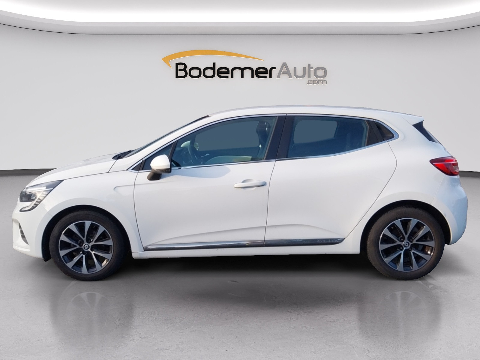 Vente en ligne Renault Clio 5 Clio TCe 90 - 21N au prix de 13 600 €