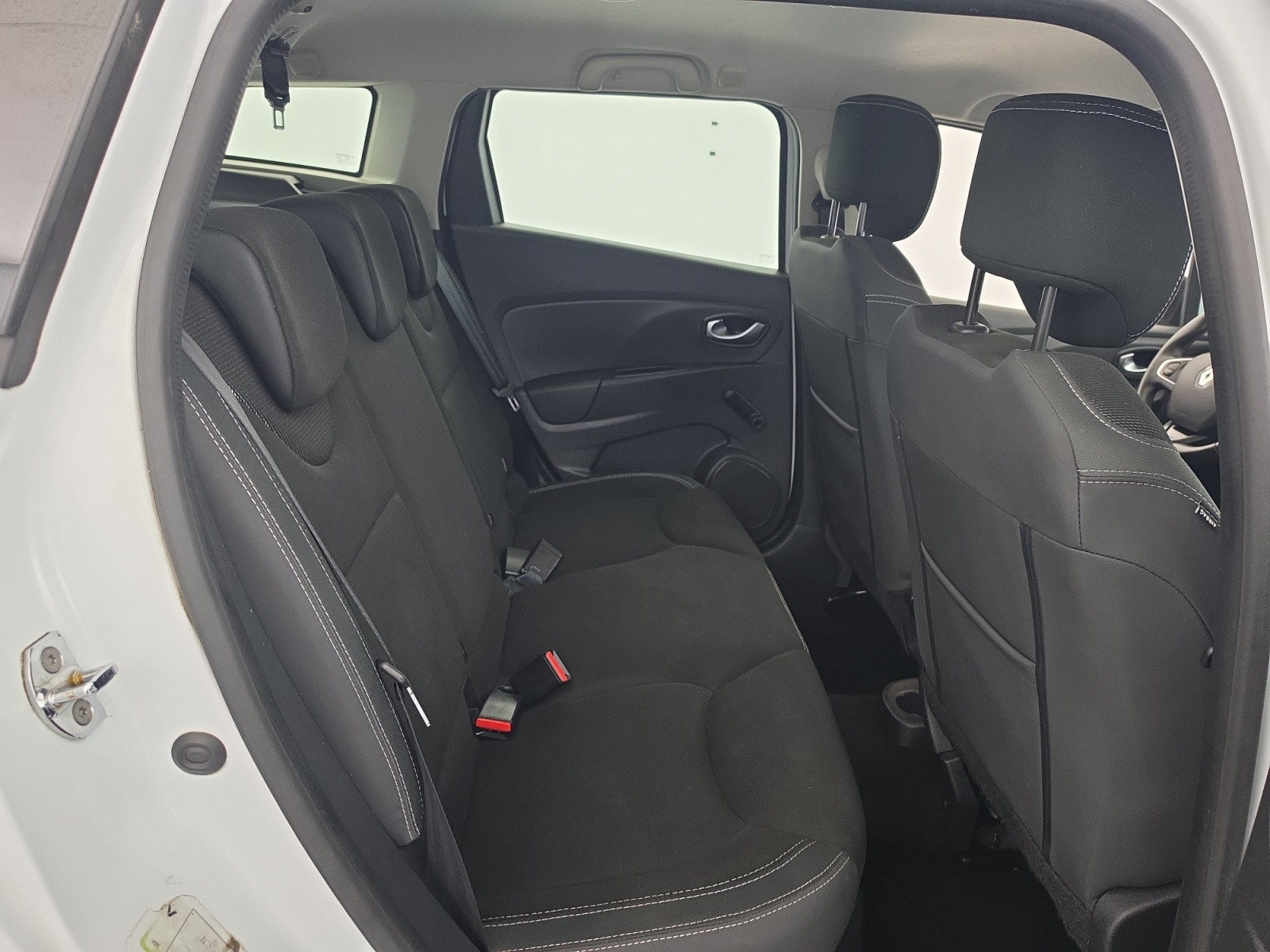 Vente en ligne Renault Clio 4 Estate Clio Estate 1.2 16V 75 au prix de 9 650 €