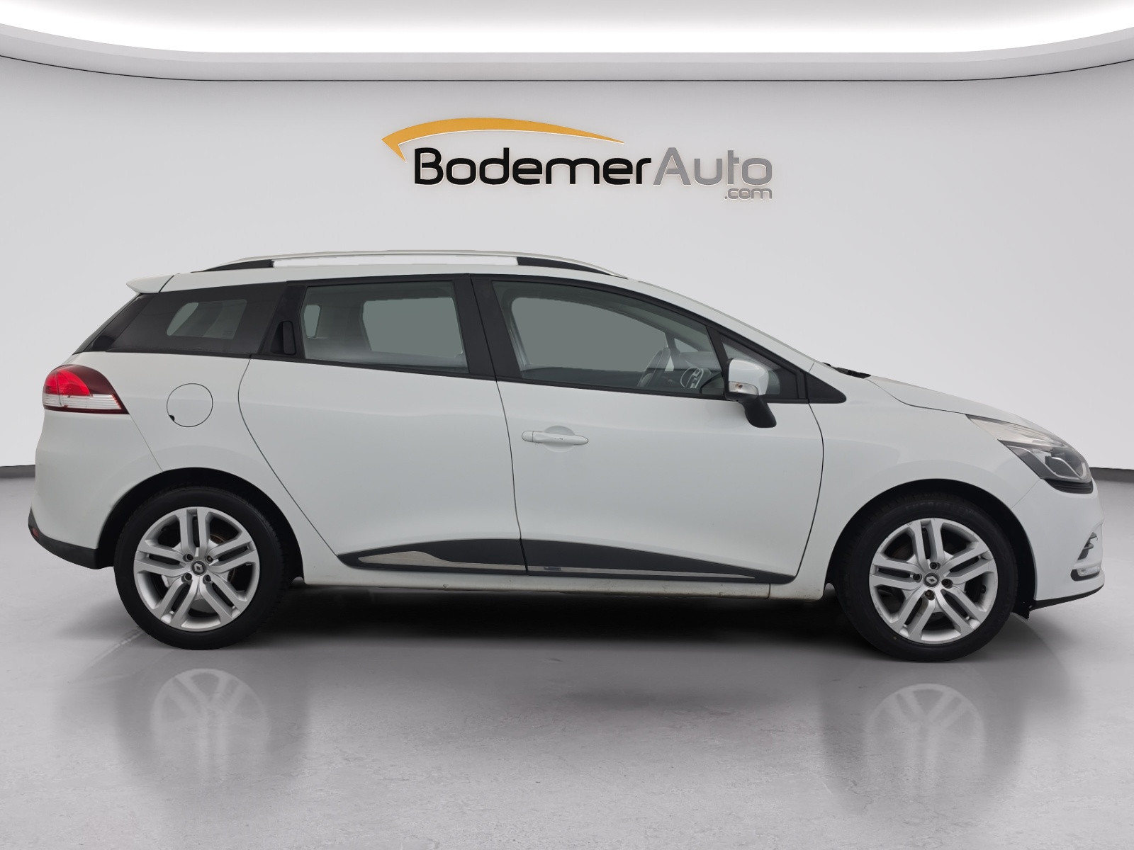 Vente en ligne Renault Clio 4 Estate Clio Estate 1.2 16V 75 au prix de 9 650 €