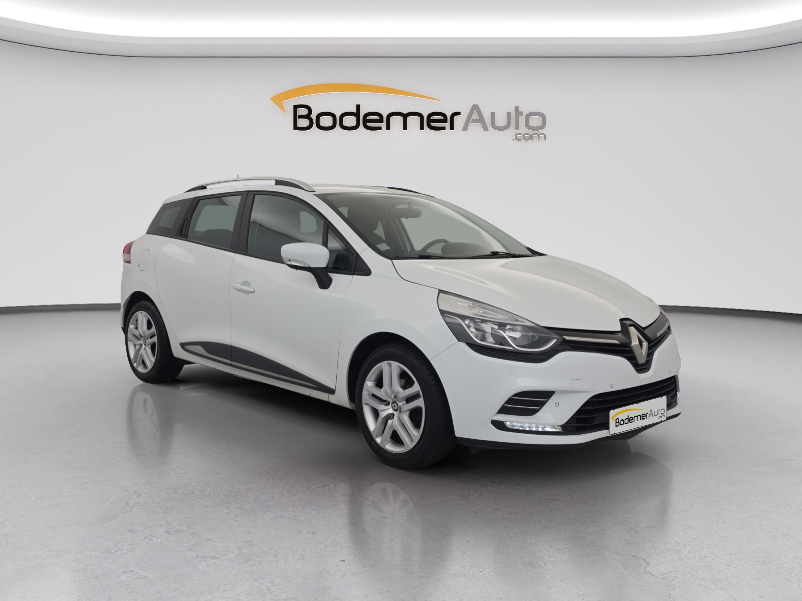 Vente en ligne Renault Clio 4 Estate Clio Estate 1.2 16V 75 au prix de 9 650 €