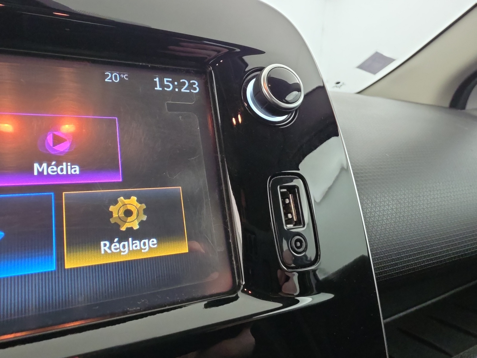 Vente en ligne Renault Clio 4 Estate Clio Estate 1.2 16V 75 au prix de 9 650 €