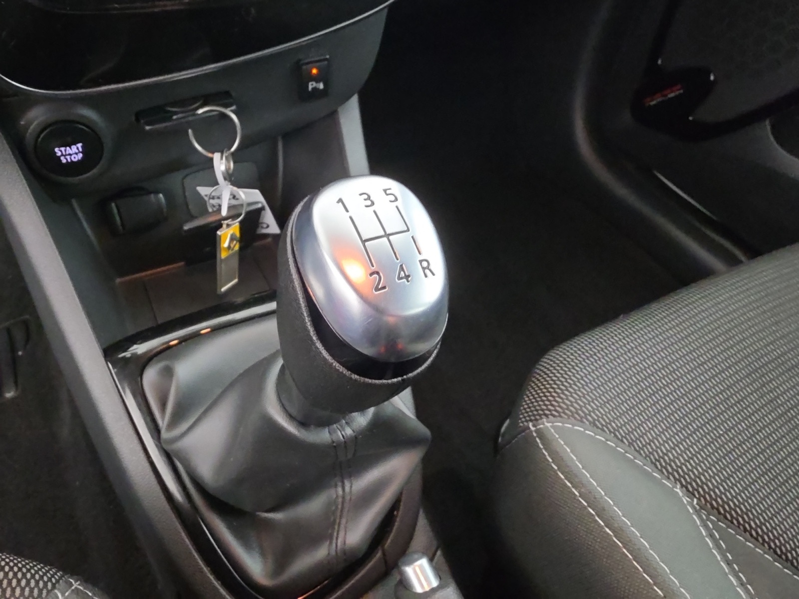 Vente en ligne Renault Clio 4 Estate Clio Estate 1.2 16V 75 au prix de 9 650 €