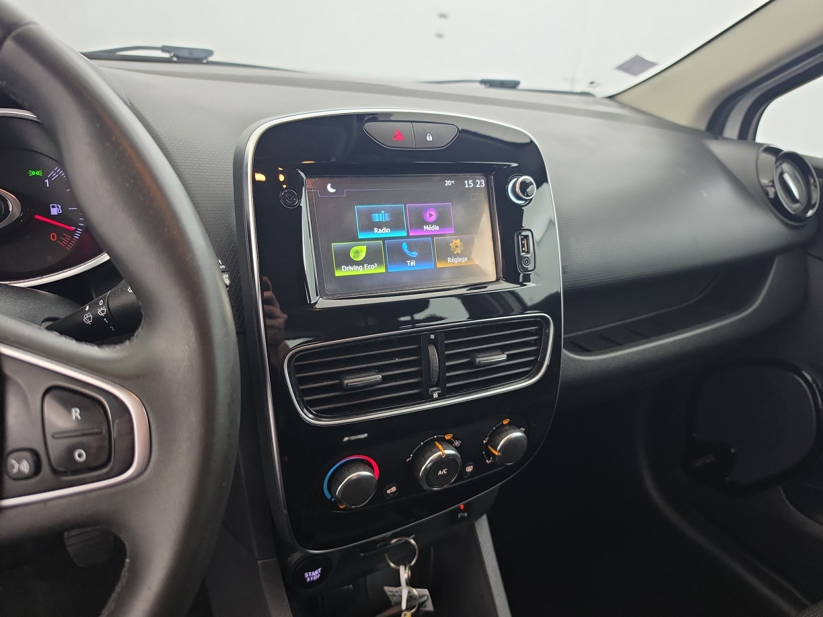 Vente en ligne Renault Clio 4 Estate Clio Estate 1.2 16V 75 au prix de 9 650 €
