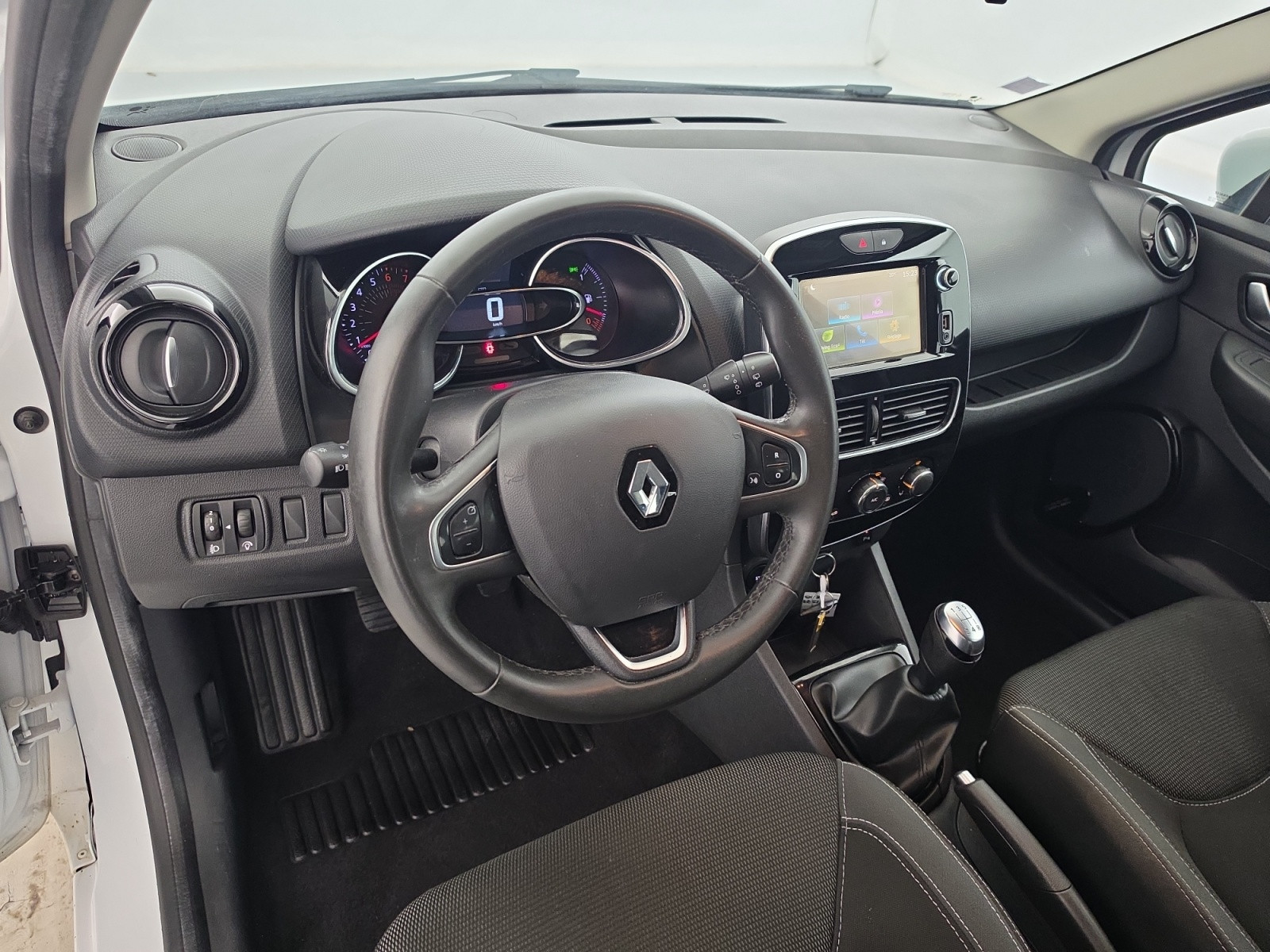 Vente en ligne Renault Clio 4 Estate Clio Estate 1.2 16V 75 au prix de 9 650 €