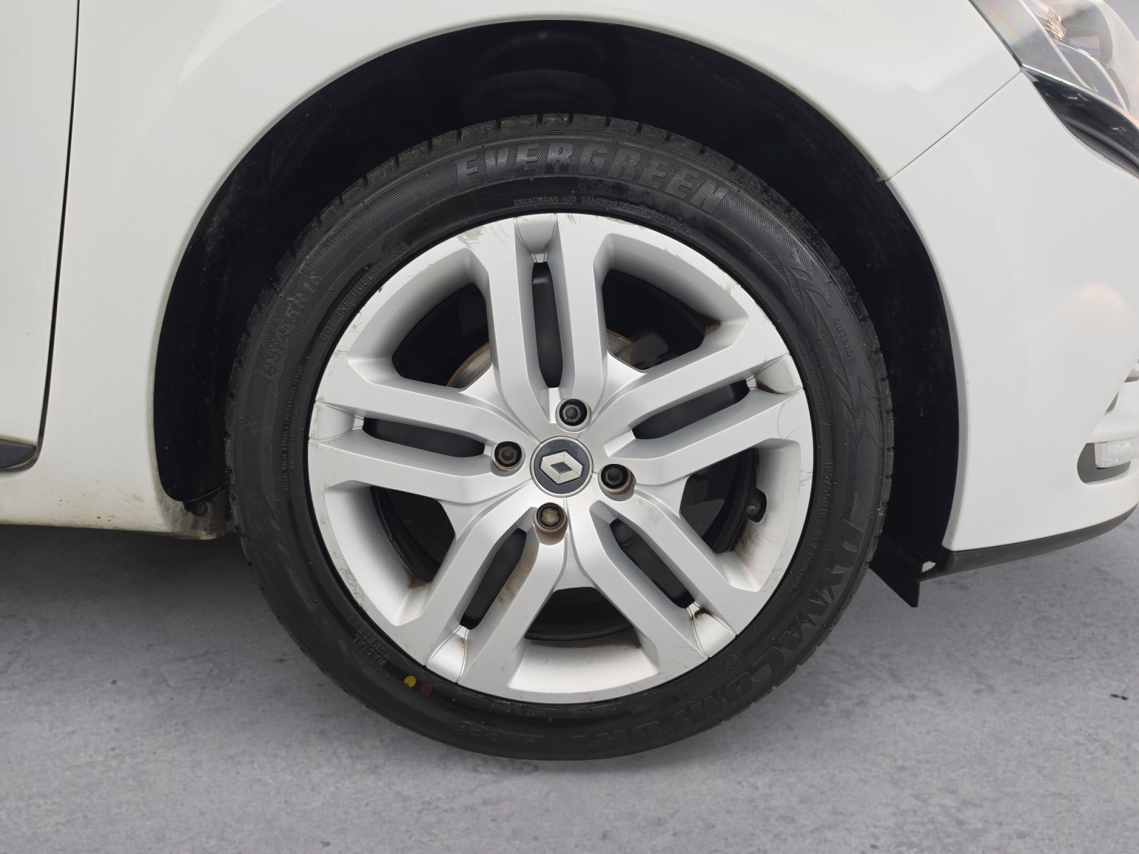 Vente en ligne Renault Clio 4 Estate Clio Estate 1.2 16V 75 au prix de 9 650 €