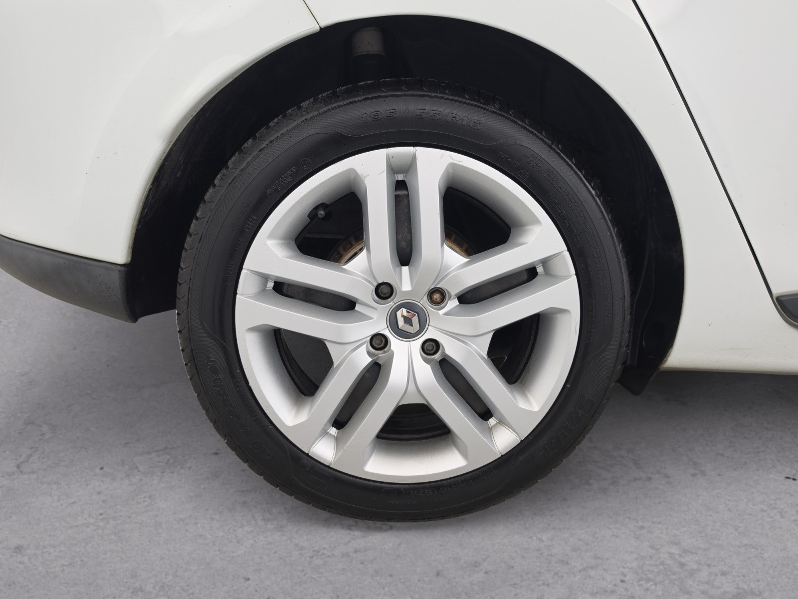 Vente en ligne Renault Clio 4 Estate Clio Estate 1.2 16V 75 au prix de 9 650 €