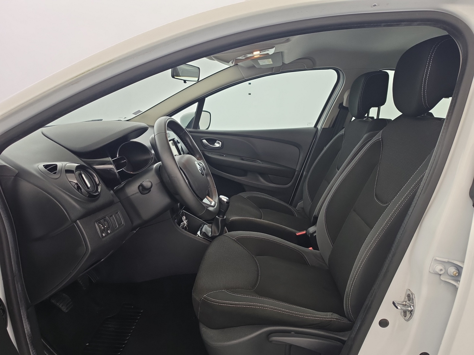 Vente en ligne Renault Clio 4 Estate Clio Estate 1.2 16V 75 au prix de 9 650 €