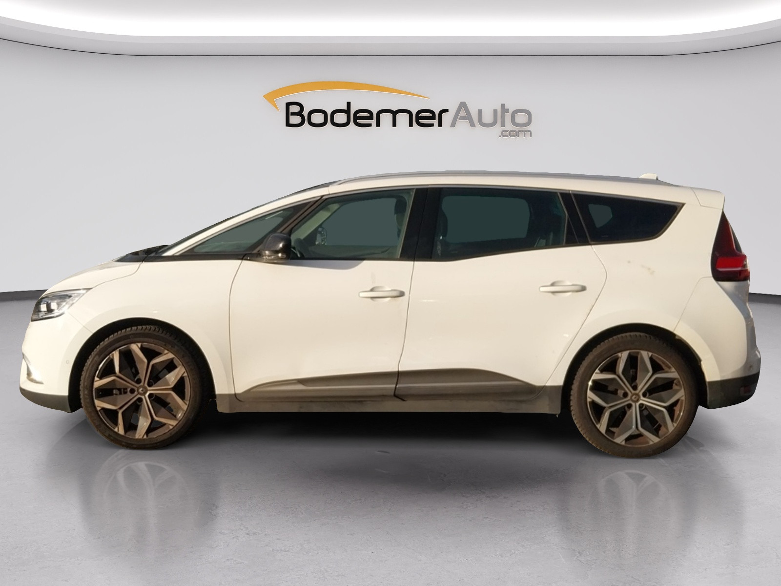 Vente en ligne Renault Grand Scenic 4 Grand Scenic TCe 140 au prix de 21 660 €