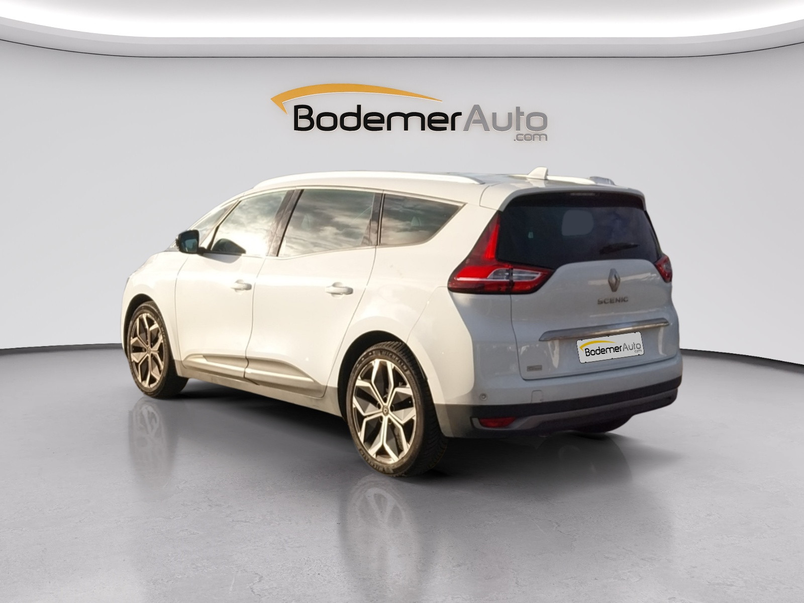 Vente en ligne Renault Grand Scenic 4 Grand Scenic TCe 140 au prix de 21 660 €