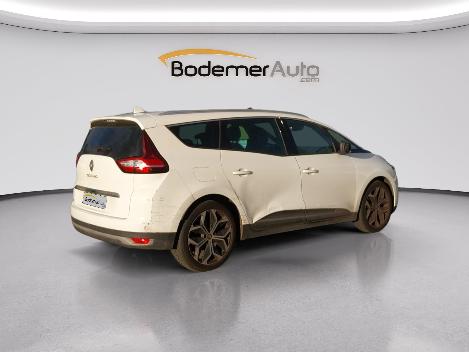 Vente en ligne Renault Grand Scenic 4 Grand Scenic TCe 140 au prix de 21 660 €