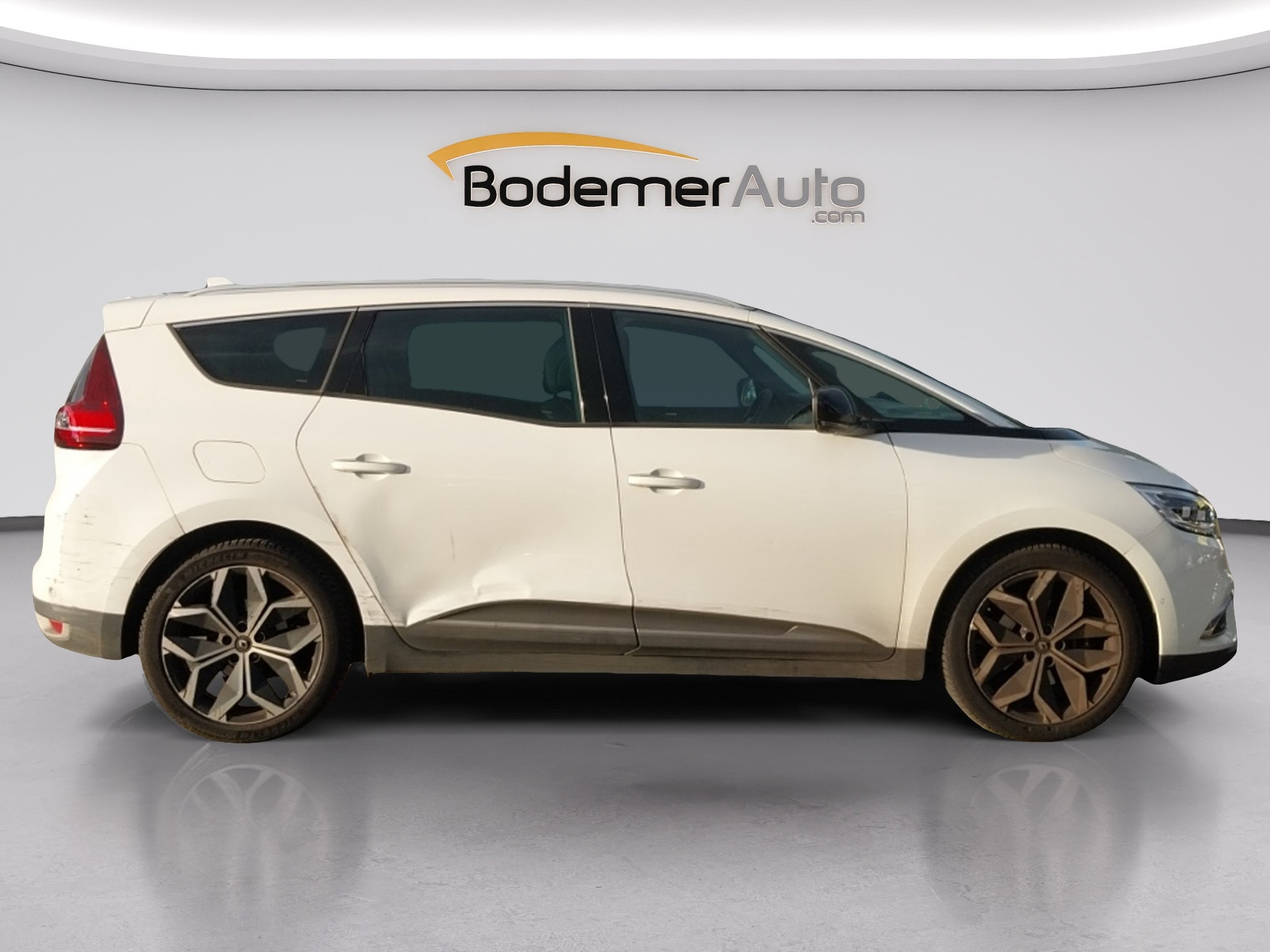 Vente en ligne Renault Grand Scenic 4 Grand Scenic TCe 140 au prix de 21 660 €