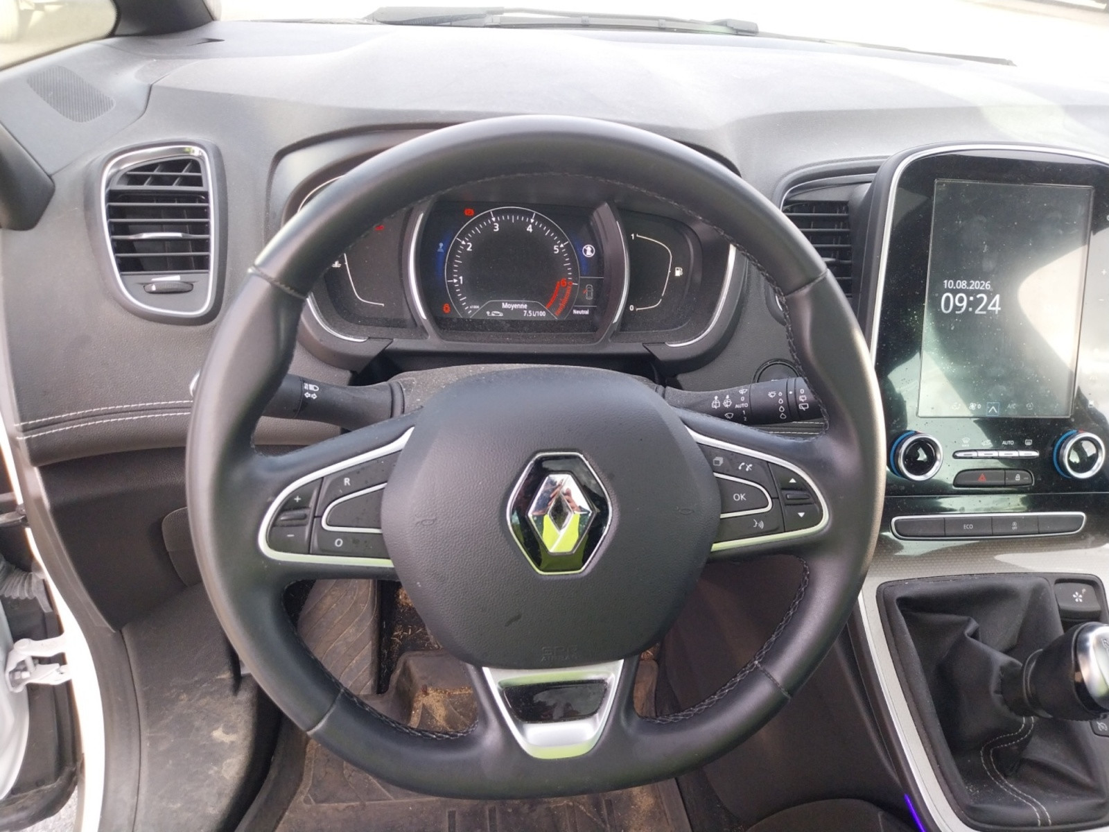 Vente en ligne Renault Grand Scenic 4 Grand Scenic TCe 140 au prix de 21 660 €