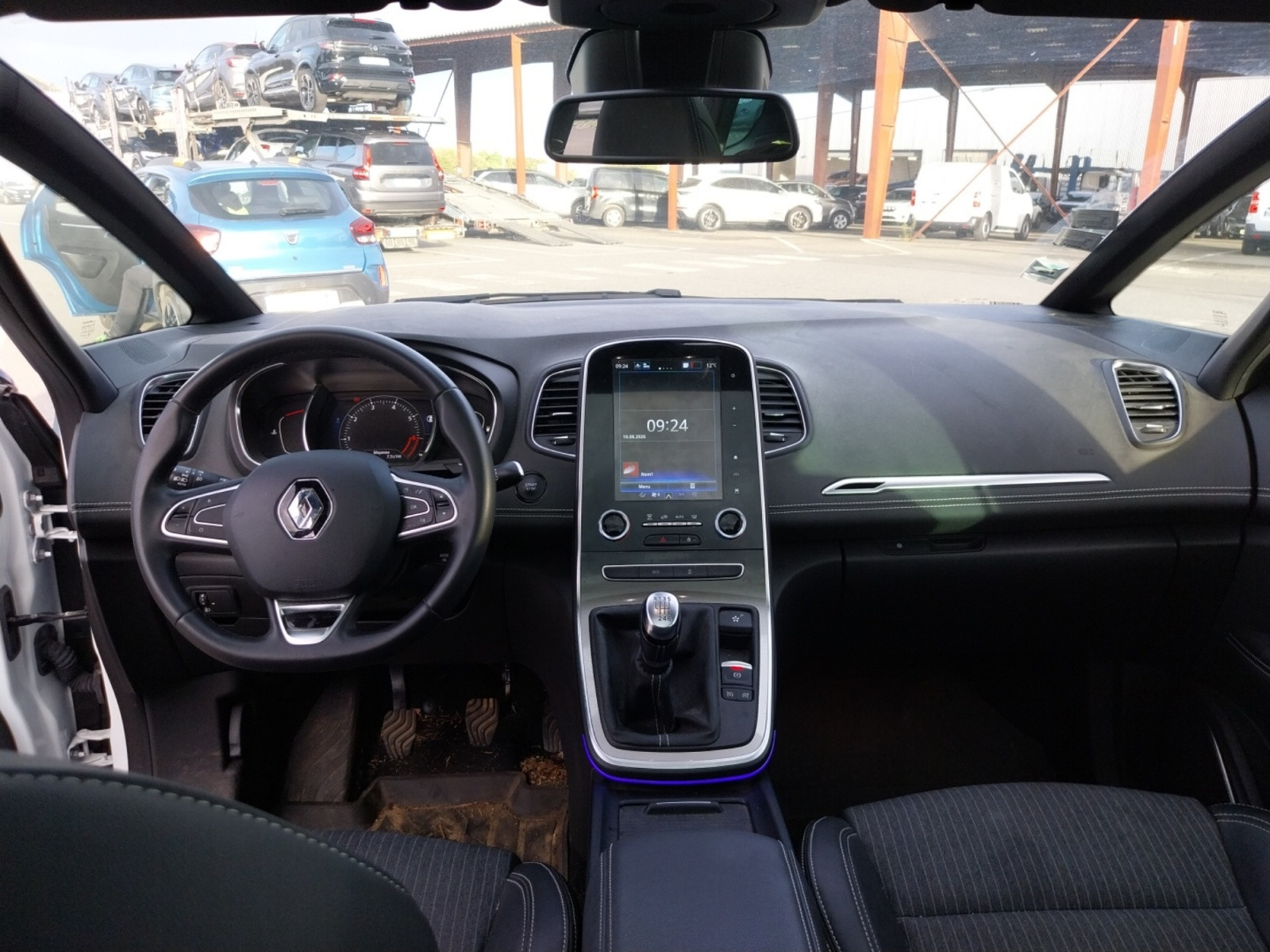 Vente en ligne Renault Grand Scenic 4 Grand Scenic TCe 140 au prix de 21 660 €