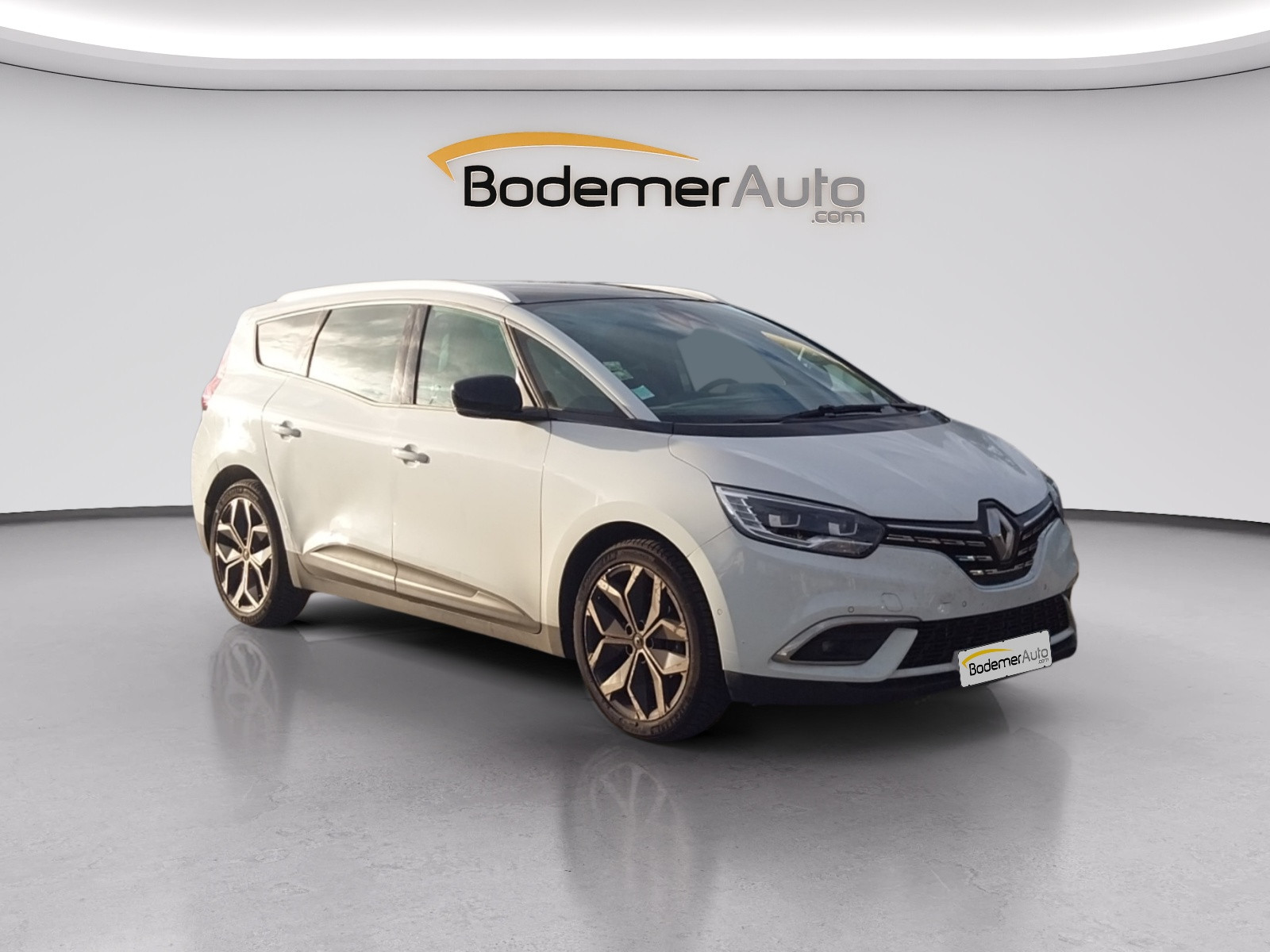 Vente en ligne Renault Grand Scenic 4 Grand Scenic TCe 140 au prix de 21 660 €