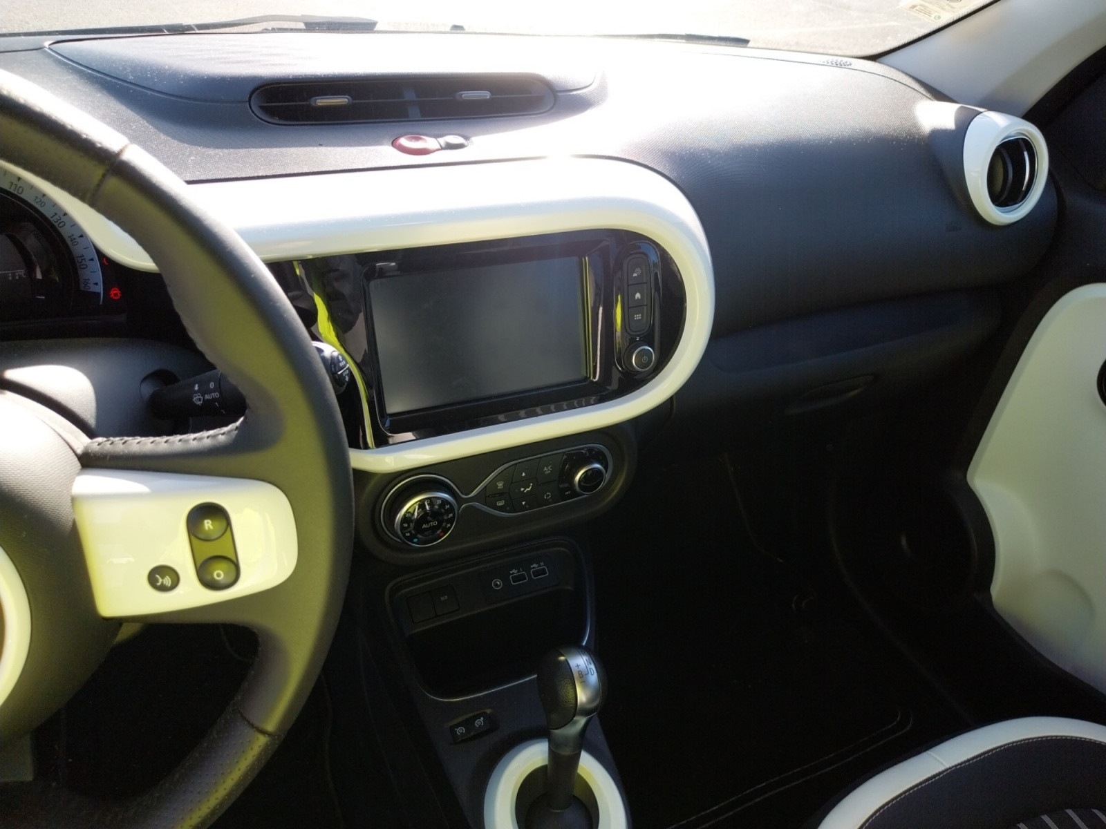 Vente en ligne Renault Twingo Electrique Twingo III E-Tech au prix de 14 600 €